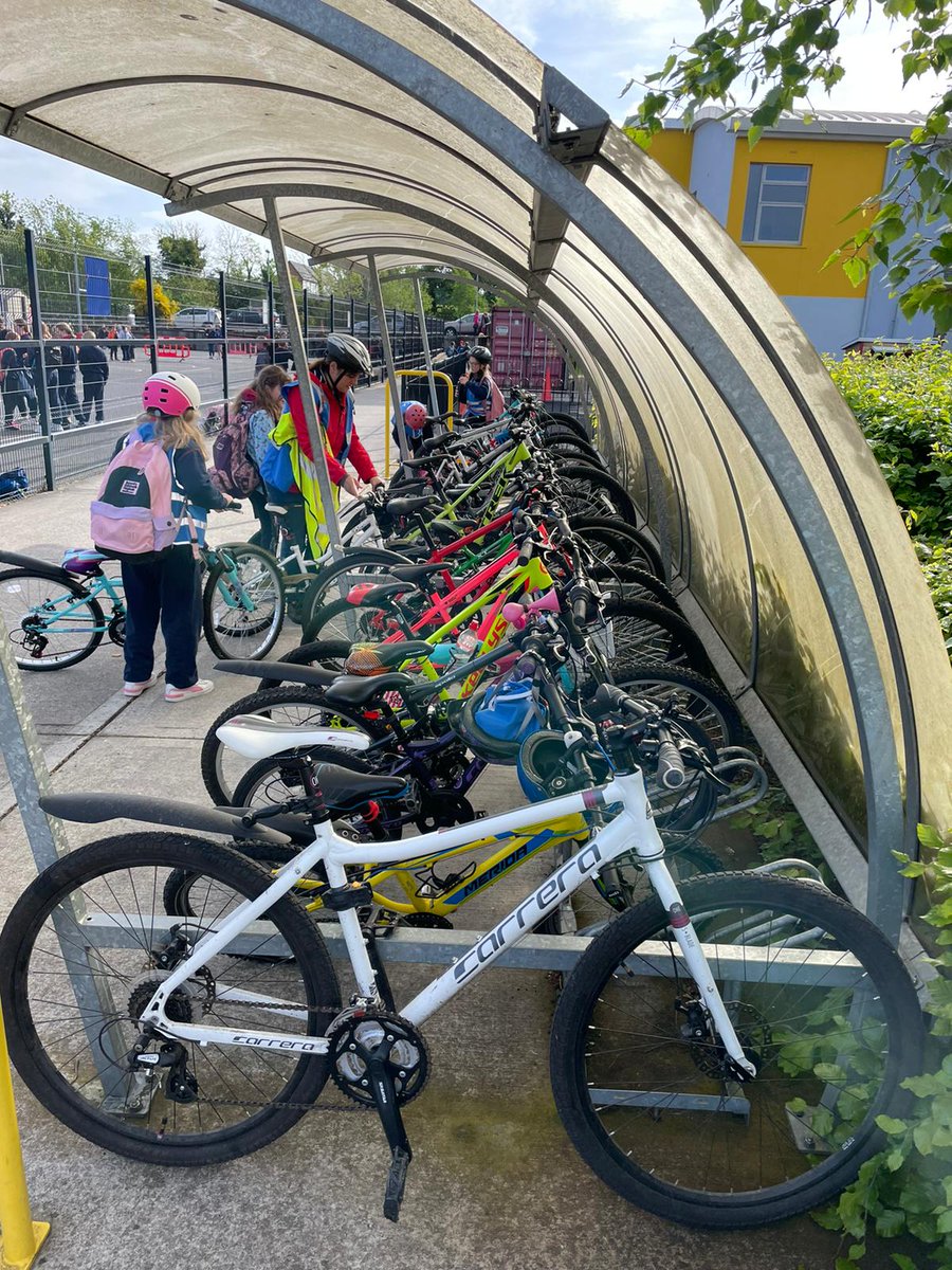 Fabulous first morning for the Portlaoise Cycle Bus. Thanks to all who participated and to all other road users for their patience and encouragement. See you next Wednesday!! To join email portlaoisecyclebus@gmail.com for details #BikeWeek #BikeWeekLaois #CycleBusLaois