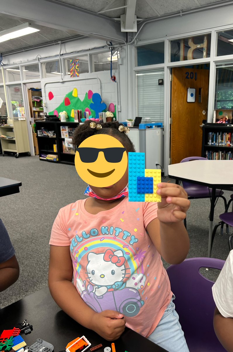 ReadforCupcakes's tweet photo. Reading Billions of Bricks by Kurt Cyrus and creating numbers using #lego bricks!  @dcvpa #picturebookstem https://t.co/2SlycvrHmw