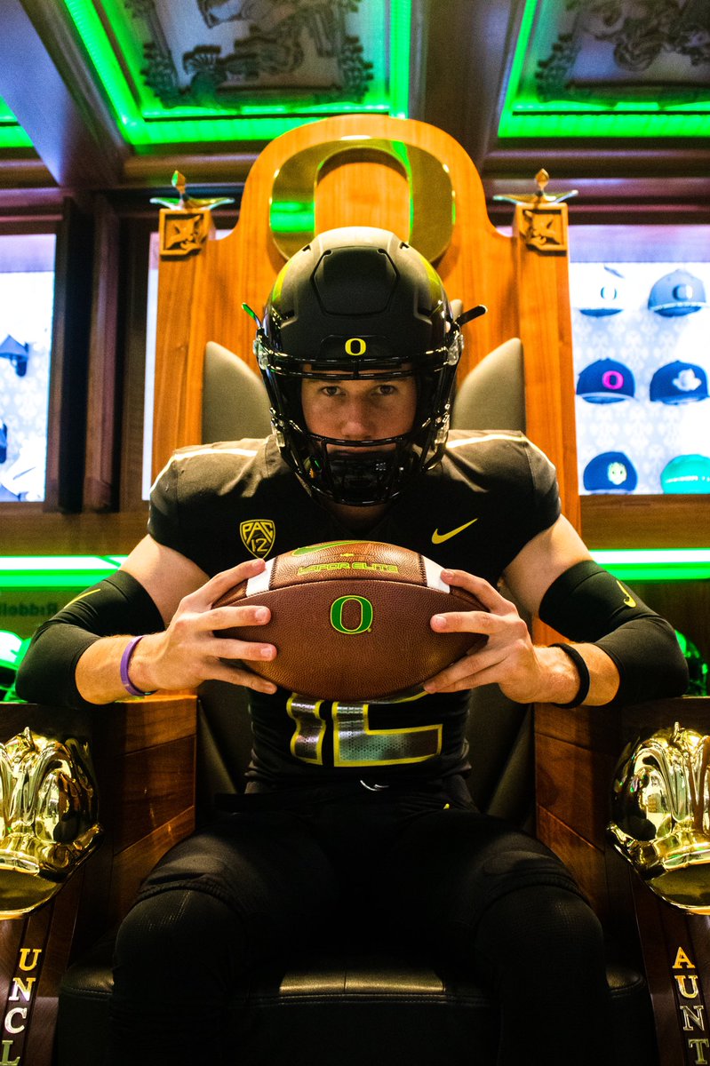 🟢🟡C O M M I T T E D🟢🟡 Excited for the future! @CoachJoeLorig @CoachTinkFB @ThePuntFactory @Chris_Sailer @_Mike_McCabe @CraigBowman2 @HA_Hawks_FB @oregonfootball Go Ducks!🦆