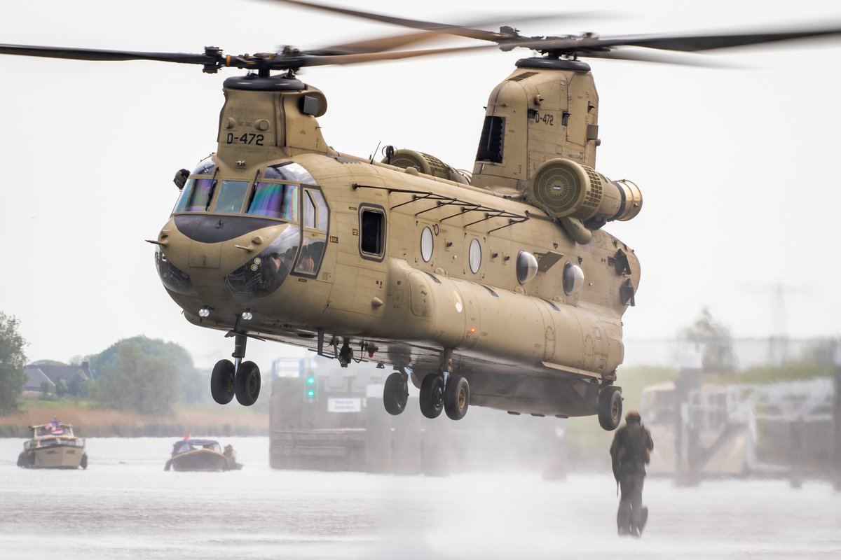 verticalmag's tweet photo. Royal Netherland Air Force CH-47F crews conducting helocast training with Dutch special forces.
Photos taken by Martijn Venix https://t.co/uivBuCuvQg
