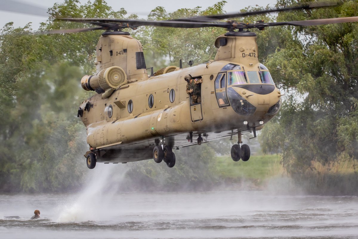 verticalmag's tweet photo. Royal Netherland Air Force CH-47F crews conducting helocast training with Dutch special forces.
Photos taken by Martijn Venix https://t.co/uivBuCuvQg