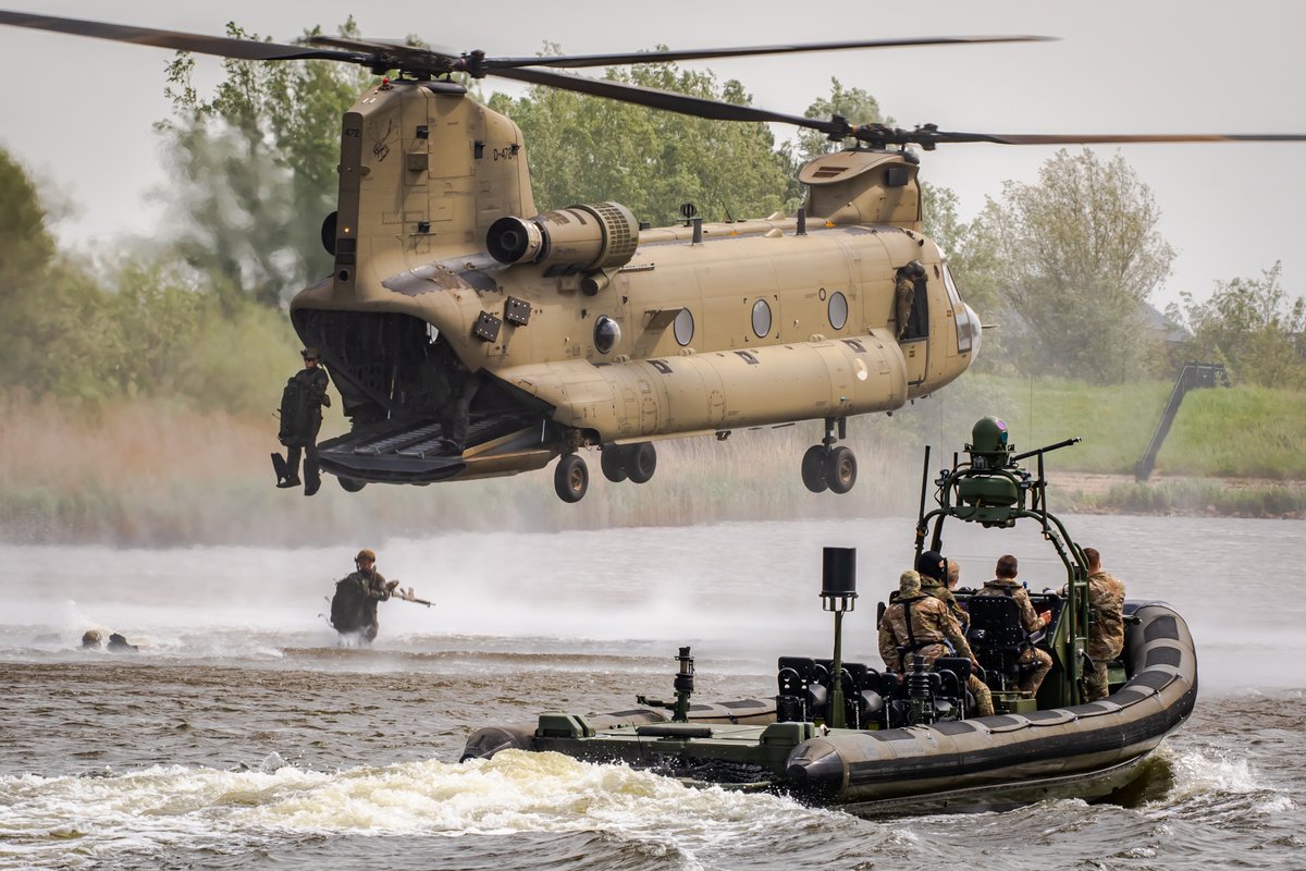 verticalmag's tweet photo. Royal Netherland Air Force CH-47F crews conducting helocast training with Dutch special forces.
Photos taken by Martijn Venix https://t.co/uivBuCuvQg