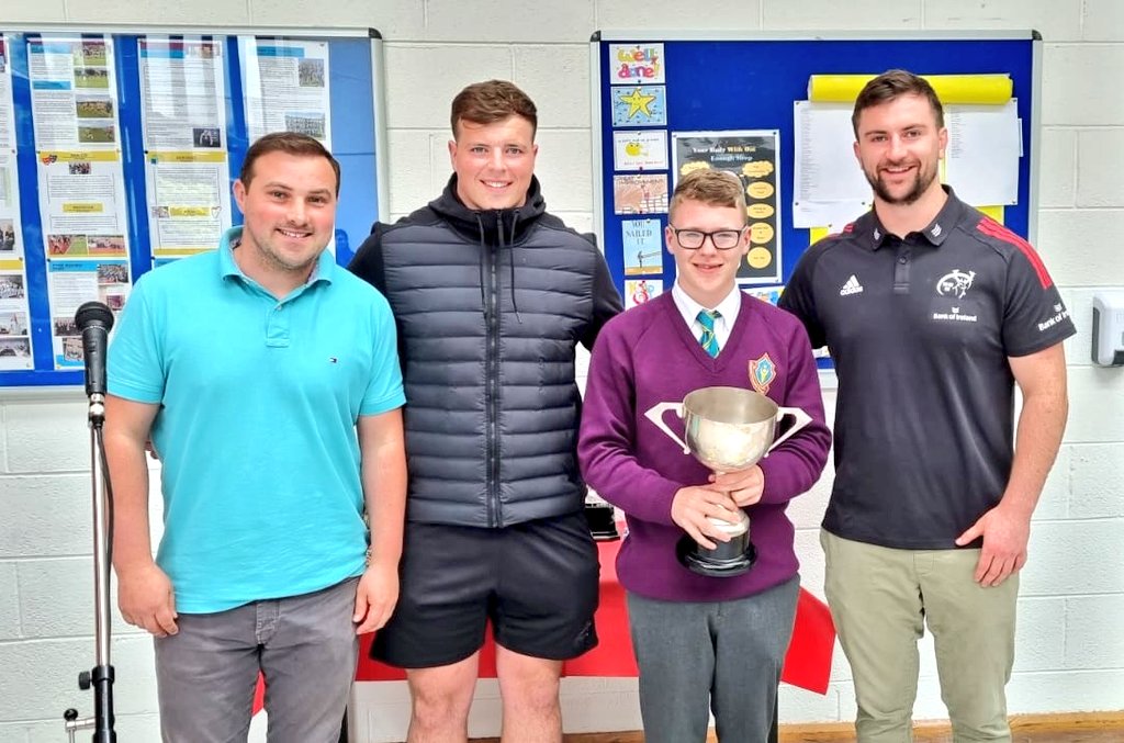 ThomondCommColl's tweet photo. Super excitement at our school Sports Awards ceremony with Munster Players @JoshWycherley1 &amp; Diarmuid Barron there to celebrate a fantastic year of @Thomondsport! So happy to have our students back playing so many sports this year! Big thanks to all the coaches/teachers! #GoTCC🏆 https://t.co/FcFf81EO7m