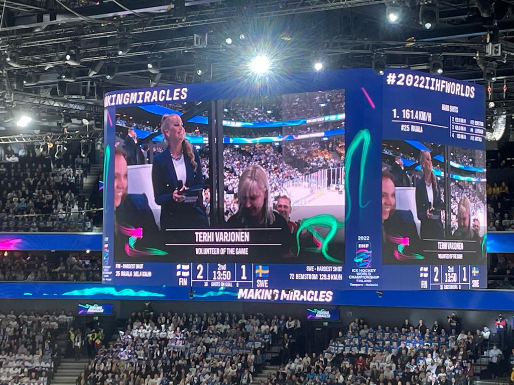 Liikunnan ja urheilun vapaaehtoistyö on antoisaa ja tärkeää. Jääkiekon MM-kisoissa mukana noin 1 300 vapaaehtoista. Jääkiekkoliitto palkitsee yhden vapaaehtoisen joka pelissä. Kiitos vapaaehtoiset 🙏🏻 <a href="/leijonat/">Leijonat.fi</a> @FinhockeyOffice