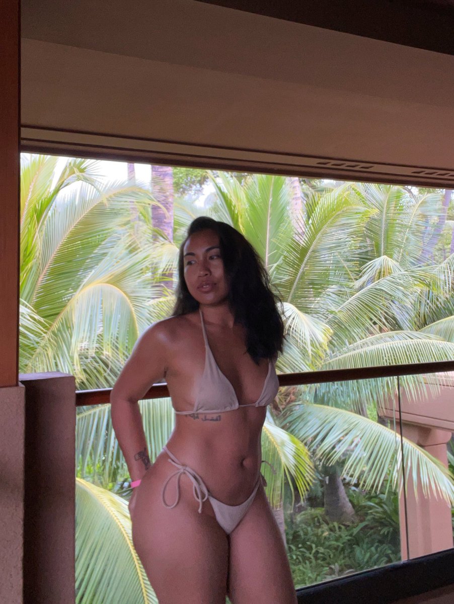 bbnoodz's tweet photo. I am a goooood gurl djing in Lana’i tonight✨ https://t.co/OW0t6BBqll