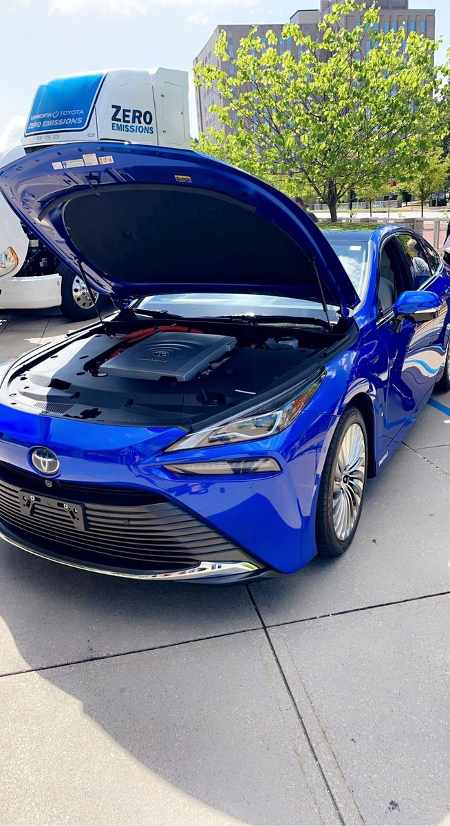 KyChamber's tweet photo. It was great to join Kentucky Chamber Executive Committee Member Susan Elkington, president of Toyota Motor Manufacturing Kentucky, at the @Toyota Hydrogen Fuel Cell Vehicle Display at @KYTC this week! https://t.co/27CMTF3Ual