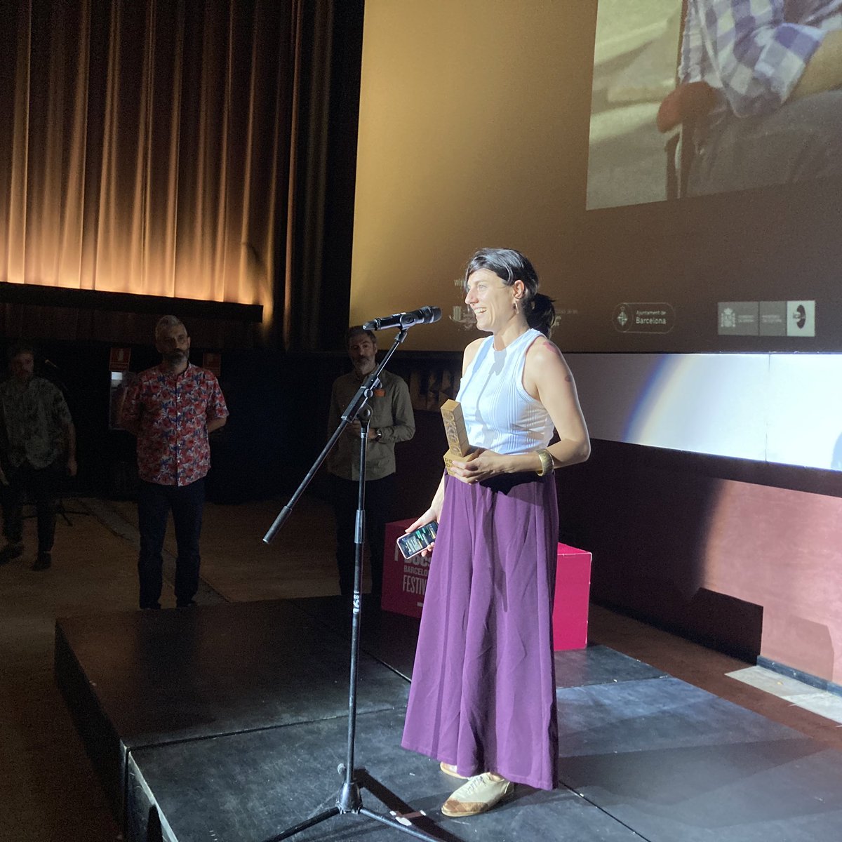 🏆 Millor sèrie documental televisiva als Premis <a href="/Pro_Docs/">ProDocs</a>!!! Moltíssimes gràcies a totes les companyes i companys per triar-nos. I enhorabona al fantàstic equip del programa format per <a href="/landana_av/">l'Andana Audiovisual</a>, <a href="/Lof_Media/">LOF MEDIA</a> i <a href="/apunt_media/">À Punt</a>, representat en aquesta ocasió per la gran <a href="/majosiscar/">Majo Siscar Banyuls</a>