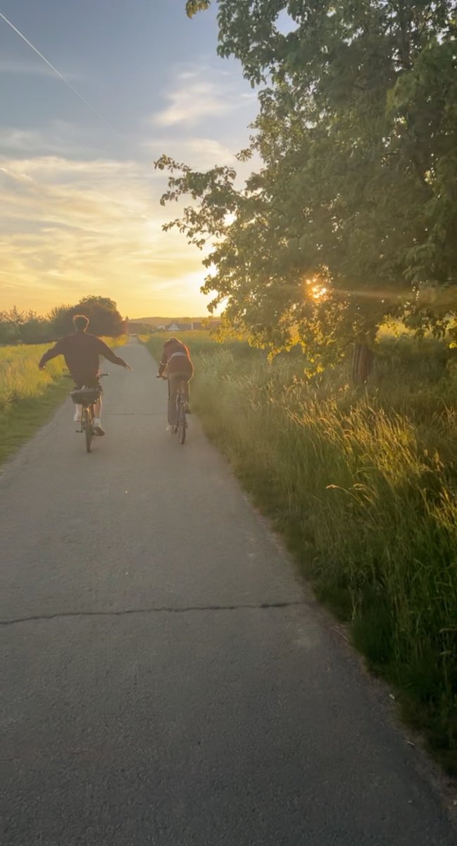 chkoarly's tweet photo. enjoying my first couple of days back home while riding bikes 🚲 and saying hi to one of my favorites 🐴🤠 https://t.co/49N6eyeC6p