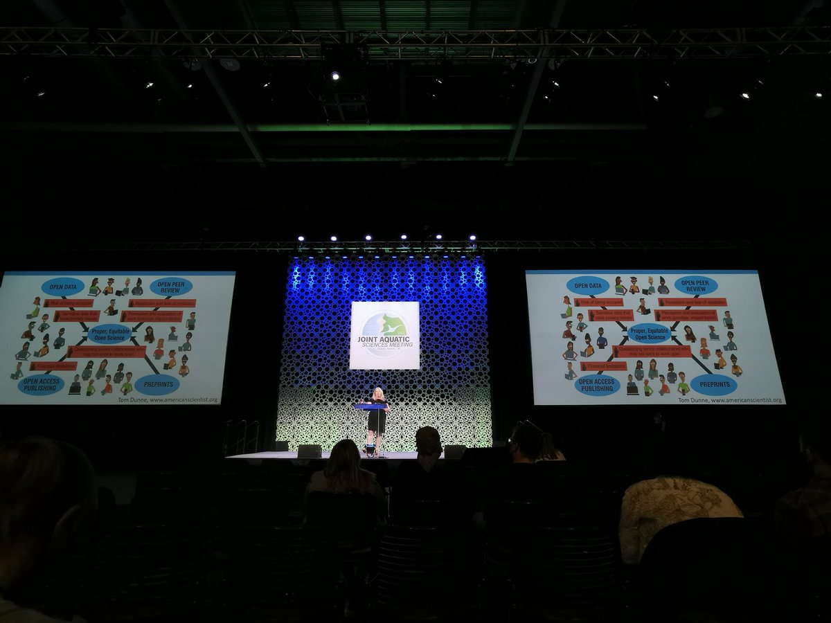 Here is my super supervisor <a href="/AKWALisette/">AKWA</a> giving a great and super inspiring plenary talk at #JASMs22 on collaborative science. Really pround of having such awesome mentor😎