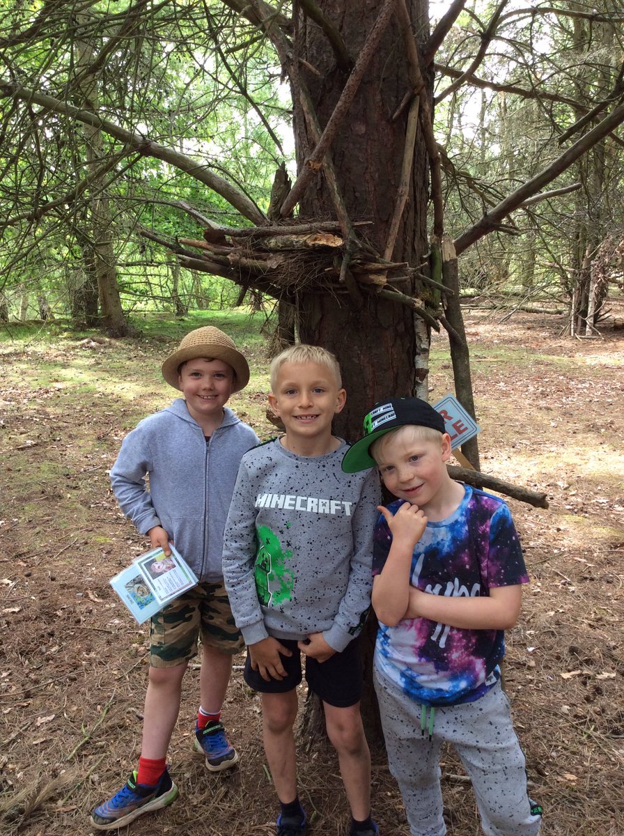 Y3Bradway's tweet photo. Another fab day for Y3C! We have been ‘Habitat Hunters’ in the local area, built our own habitats for a variety of different animals, leaf identification and then finished off with some beautiful plant artwork 🕵️‍♂️🕵️‍♀️ 🐜🦉🐿@BradwayScience @ArtBradway #year3 #residential https://t.co/qoc8MPlNar