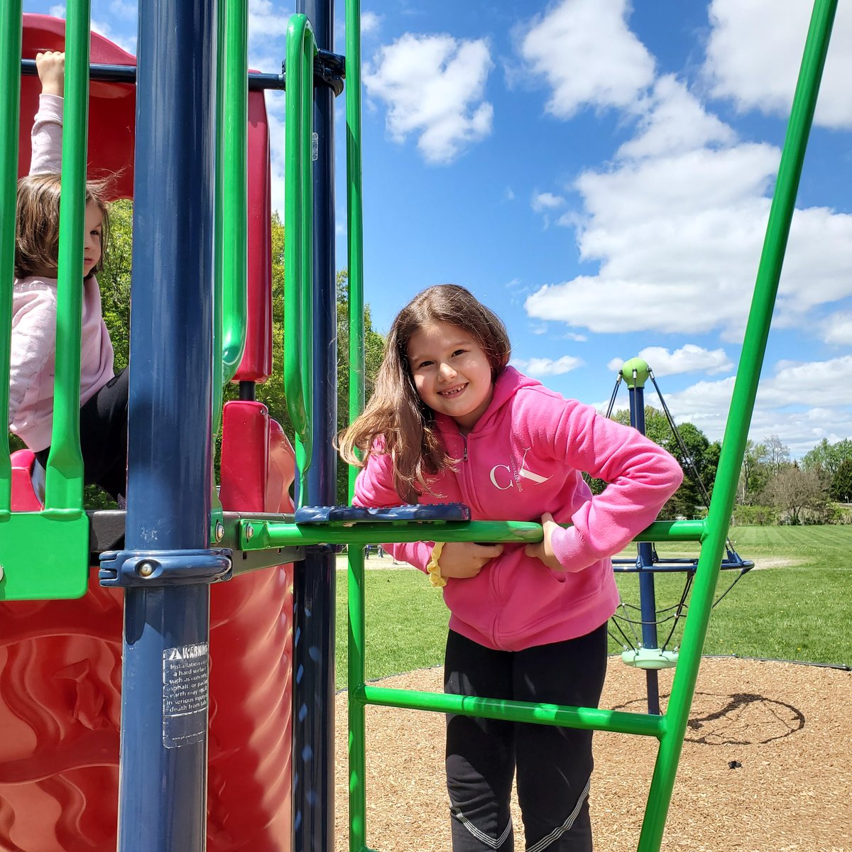 1stRocks's tweet photo. Recess fun @Grandview_Elem #sunshine #firstiefriends https://t.co/ZPXb472zmz