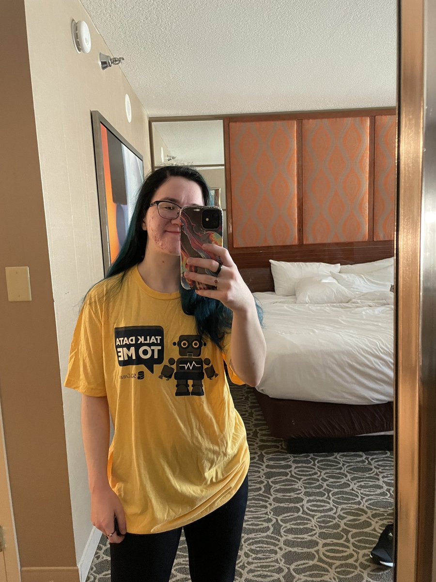 thelili_w's tweet image. Thanks for the shirt @SQLGrease! Perfect for #data22 🥳