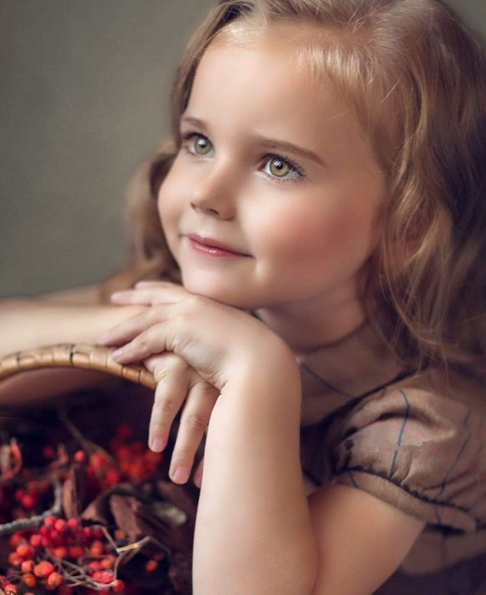 مساء_الخير ⁦

للمساء حكايةْ تخبرنا أنَّ الأماني مهما تأجلتْ 
ستتحقق ويشرق فجرها 
فاستبشروا وتفاءلوا ..
مساؤكم اماني محققة بإذن الله ..
مساء ملون بِألوان الزهور الجميلة 
مساء السعادة والمحبة الصَادِقَـة ..
مساء جميل كجمال نفوسِكم
وقلوبكم الطيبة 

❤