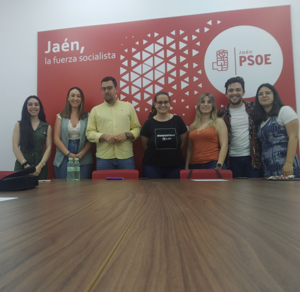 JSAJaenCep's tweet photo. ⭕En la tarde de hoy nos hemos reunido con @ADEDEJA
👉🏼Nos han presentado #simuja , la simulación parlamentaria que llevarán a cabo desde la asociacion de derecho de la UJA.
Hemos aprovechado para cerrar el acuerdo de colaboración ✔️ https://t.co/wEX6EqM1z3