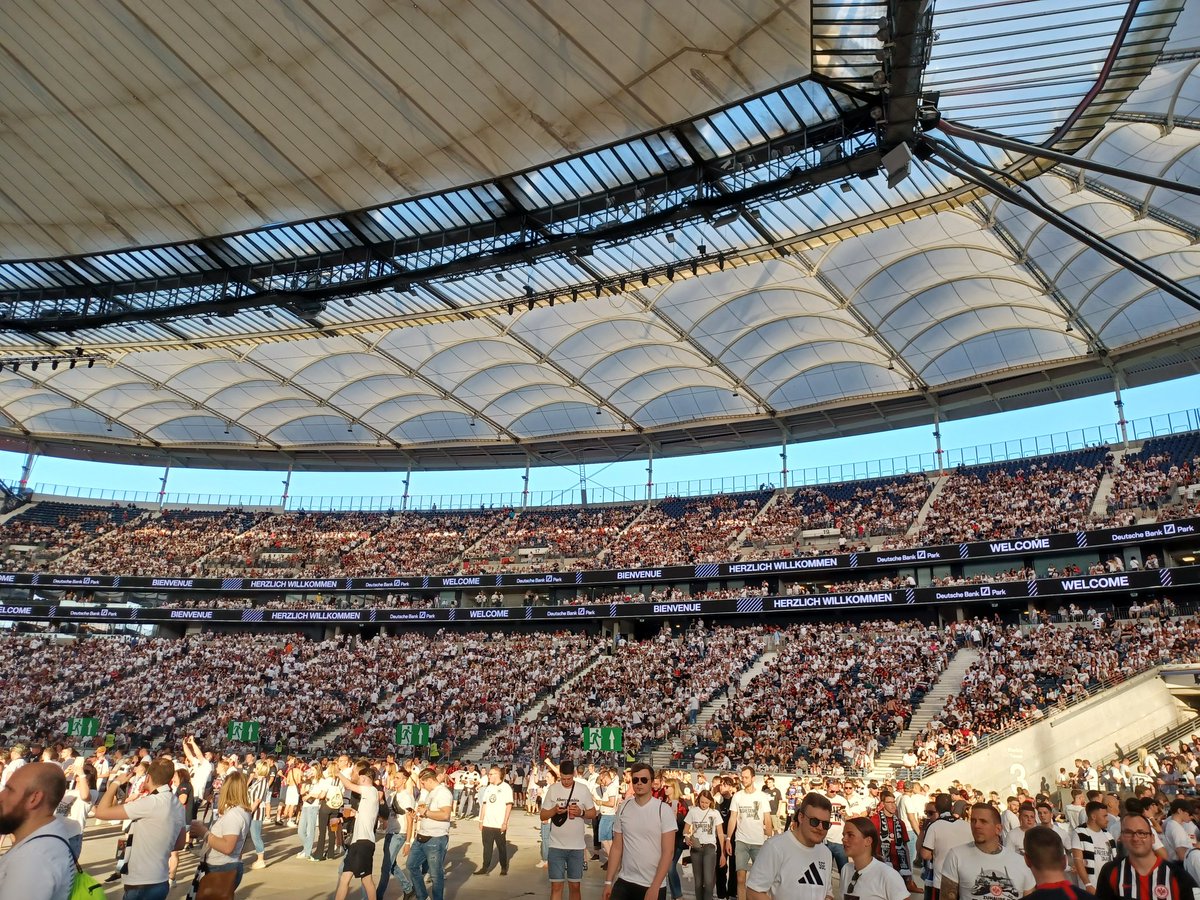 #Waldstadion stabil in weiss! #SGEuropa #UELfinal #uel