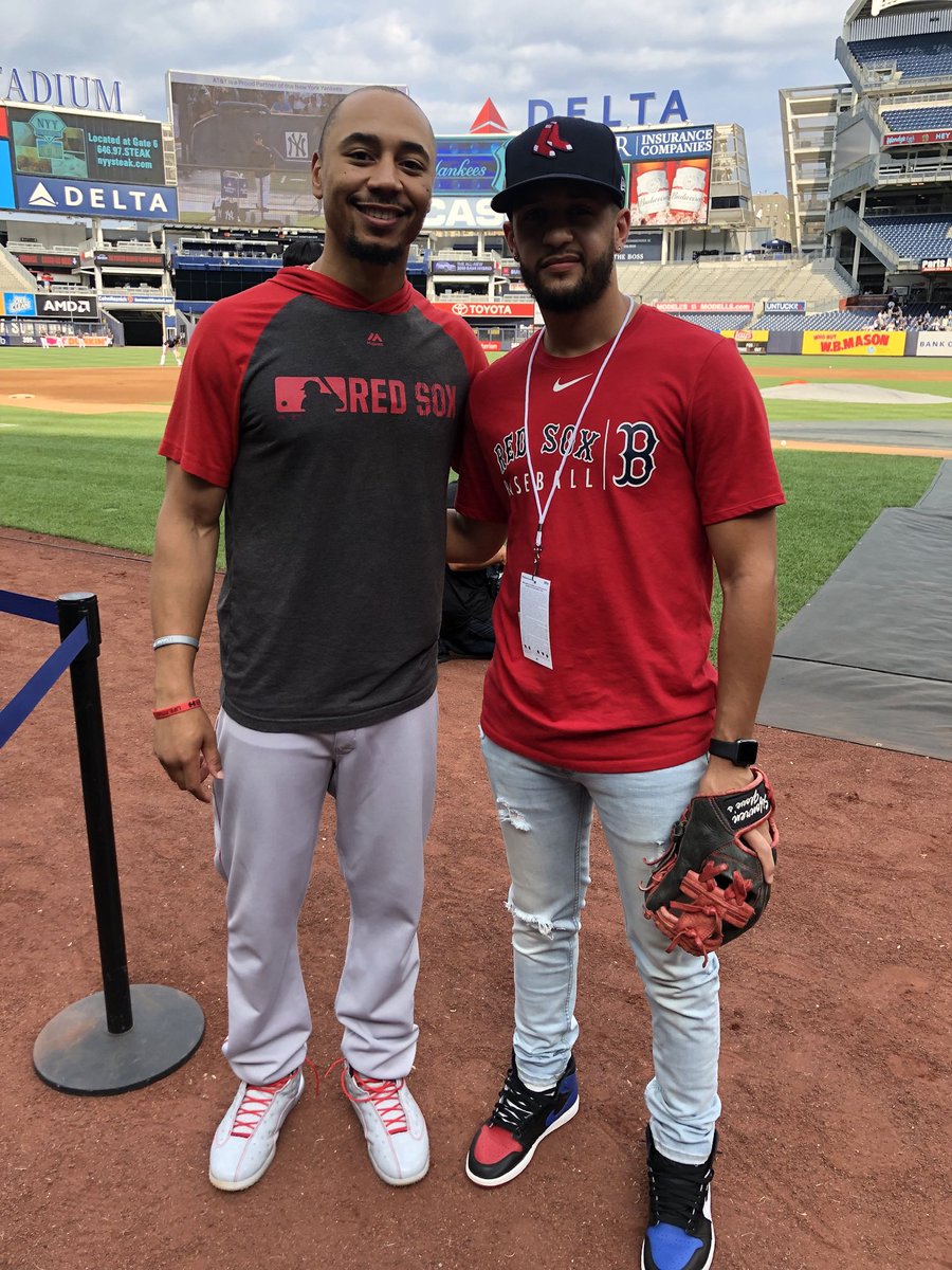 nikeeboyzz's tweet photo. Who are you guys taking if you get the rare round! I already got my pick 😈.. #MookieBetts #RedSox #twitchaffiliate #twitchtv follow me on twitch @nikeeboyzz #BostonForever @MLBTheShow @Twitch https://t.co/M6PGmyreTZ