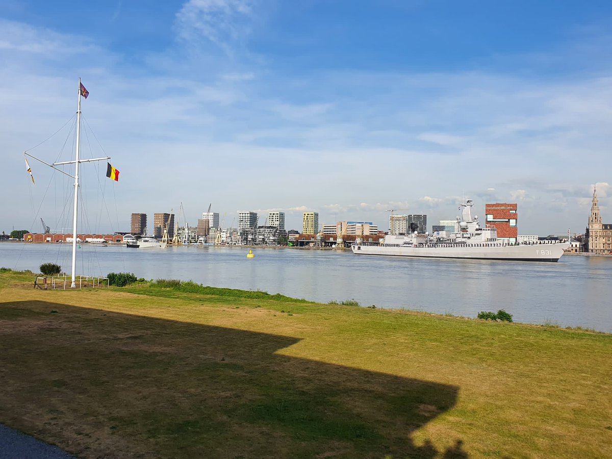 admiraalTas's tweet photo. Viering 75 jaar Belgische Marine met vlootschouw in Antwerpen! 🇧🇪⚓️

Belgische en Nederlandse marineschepen en bemanningen om trots op te zijn. https://t.co/B5O4BviezE