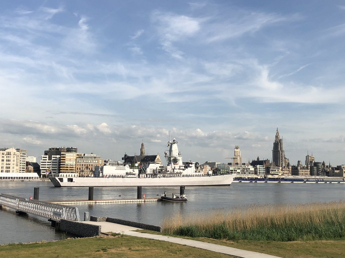 admiraalTas's tweet photo. Viering 75 jaar Belgische Marine met vlootschouw in Antwerpen! 🇧🇪⚓️

Belgische en Nederlandse marineschepen en bemanningen om trots op te zijn. https://t.co/B5O4BviezE