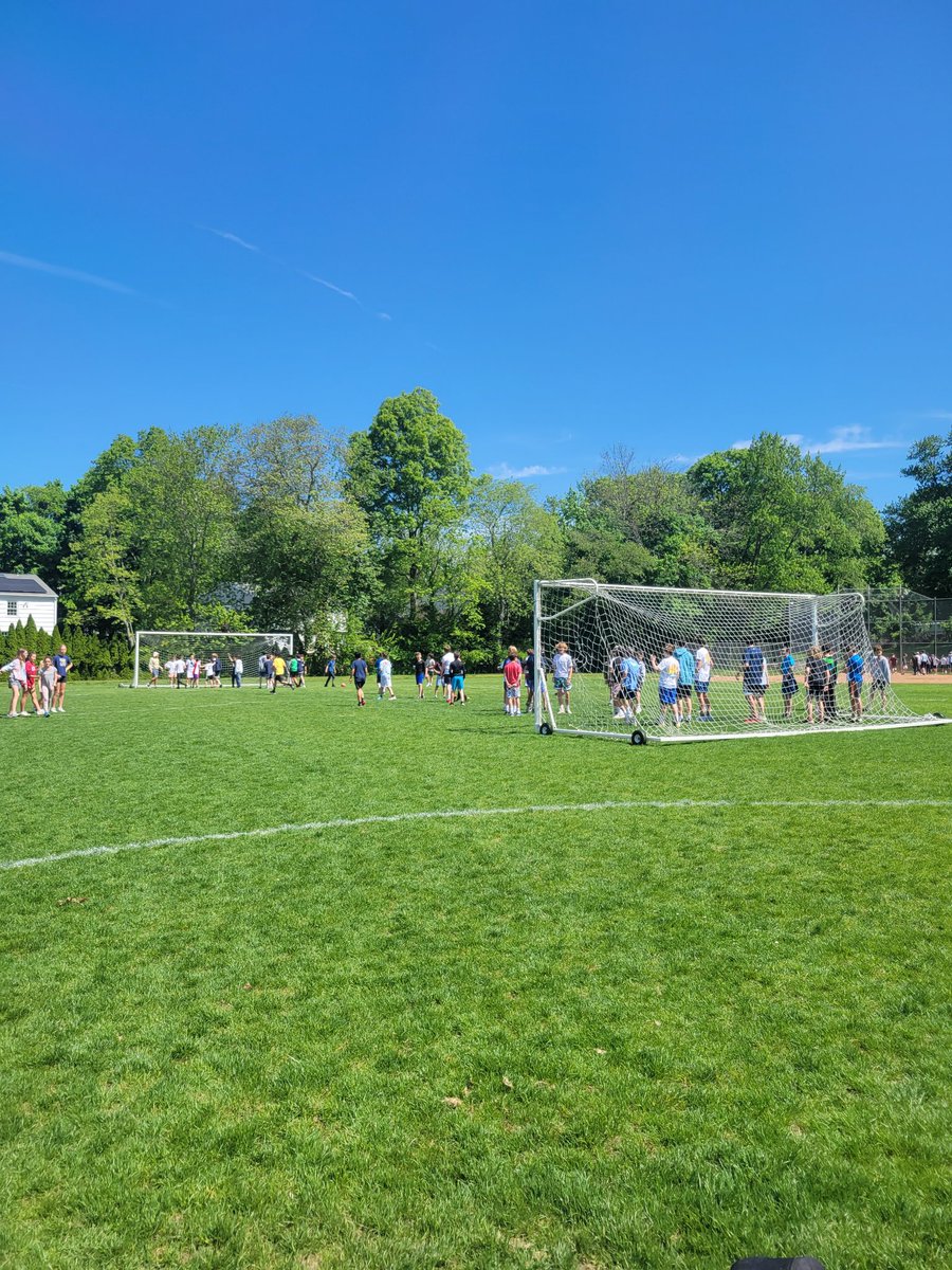 This week's Wellness Wednesday gave students an opportunity for "outdoor play!" It is so fun seeing what students do when they're given unstructured play time and the directions are: "have fun!!"🌞 
#mentalhealthawarenessmonth