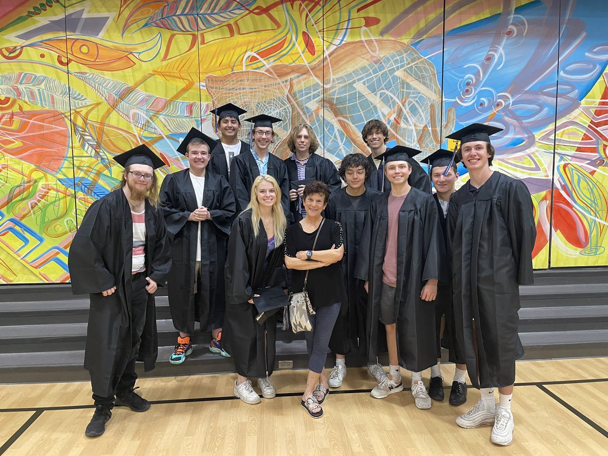 ajmcnamara3's tweet photo. Hope that graduates coming back to elementary schools the day before graduation remains a tradition! It was SO fun to see our alumni all grown up yesterday! Congrats Falcons! #crunrocks #falconawesome #dcsdfamily https://t.co/LWfe4f9EtI
