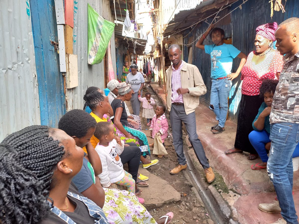 BillianOjiwa's tweet photo. Community engagement in Kosovo Hospital Ward Mathare. Huku tuko na @SakajaJohnson @WilliamsRuto @MillicentOmanga @BishopWanjiru under @UDAPartyKe #MathareMP https://t.co/wqnocOqCyl