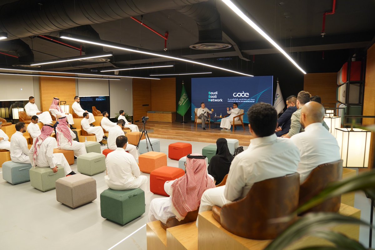 SaaSNetworkSA's tweet photo. اللقاء الثاني لنا مع الرئيس التنفيذي يوسف شمعون لشركة @zenhrms 💚 
شكراً خاص ل @McitGovSa  على دعمه المتواصل بإحتضان المبادرة في مركز ريادة الأعمال الرقمية CODE https://t.co/9OzIkAZ5Po