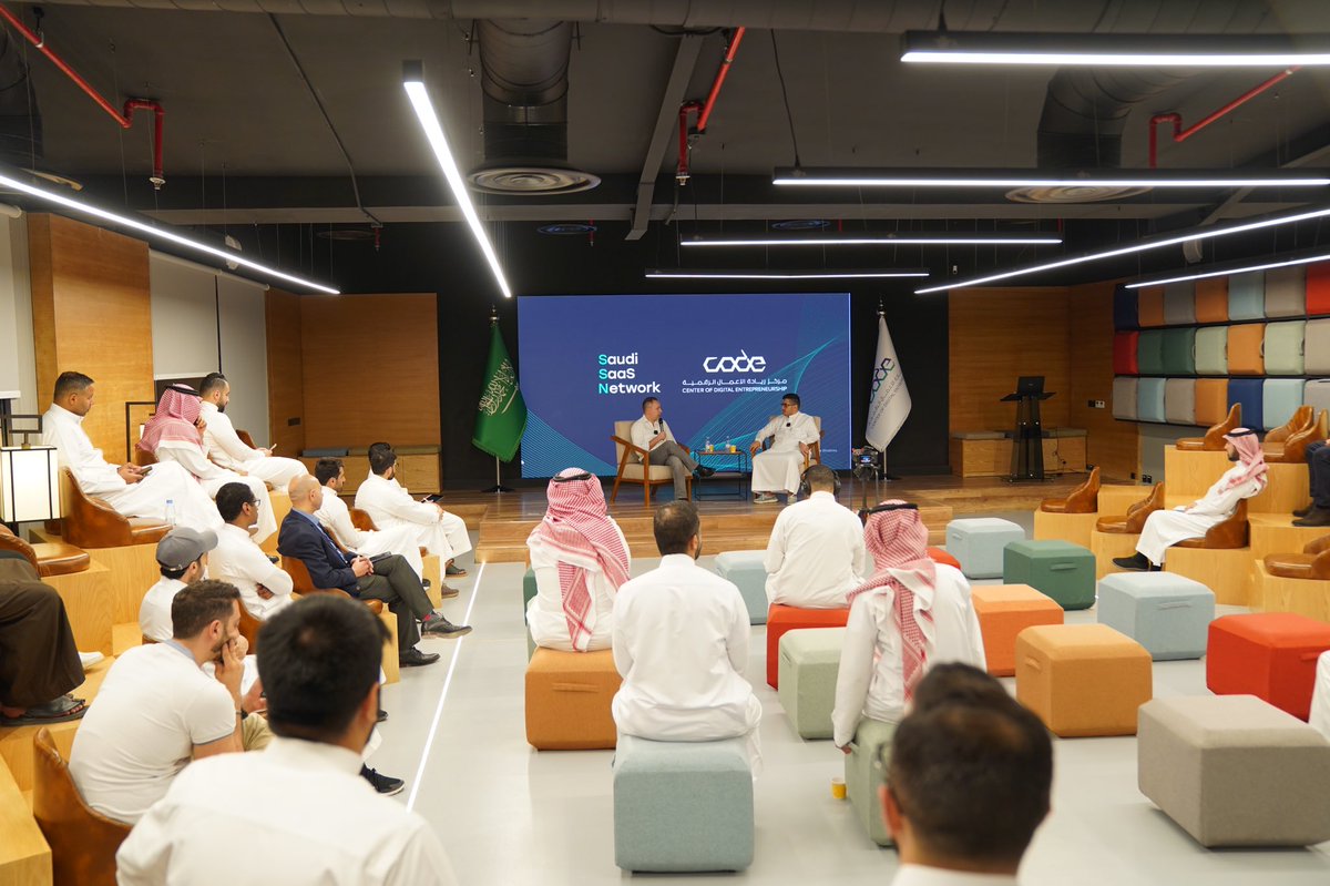 SaaSNetworkSA's tweet photo. اللقاء الثاني لنا مع الرئيس التنفيذي يوسف شمعون لشركة @zenhrms 💚 
شكراً خاص ل @McitGovSa  على دعمه المتواصل بإحتضان المبادرة في مركز ريادة الأعمال الرقمية CODE https://t.co/9OzIkAZ5Po