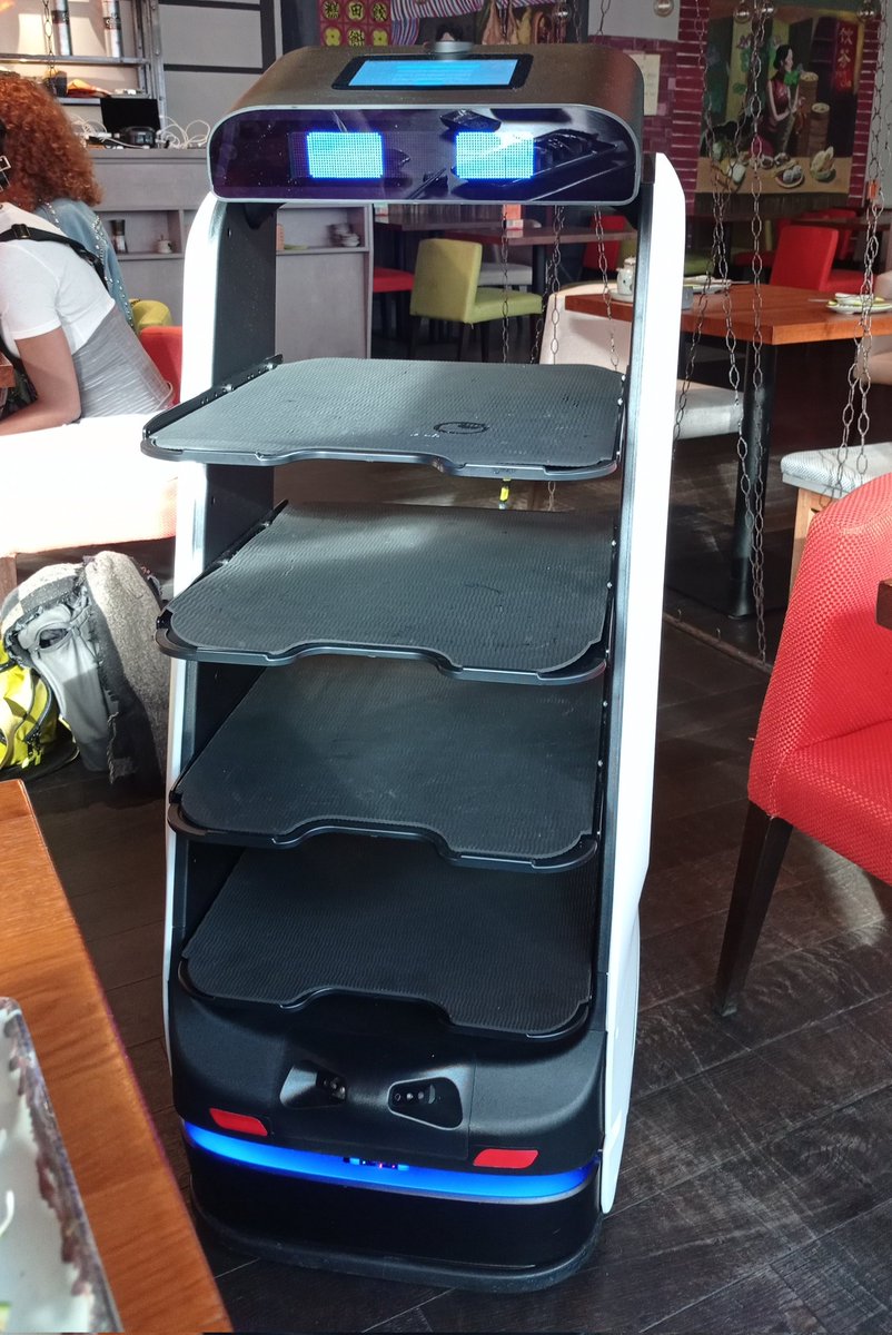 The food was being served by a robot, that was so fun! 😄🤖