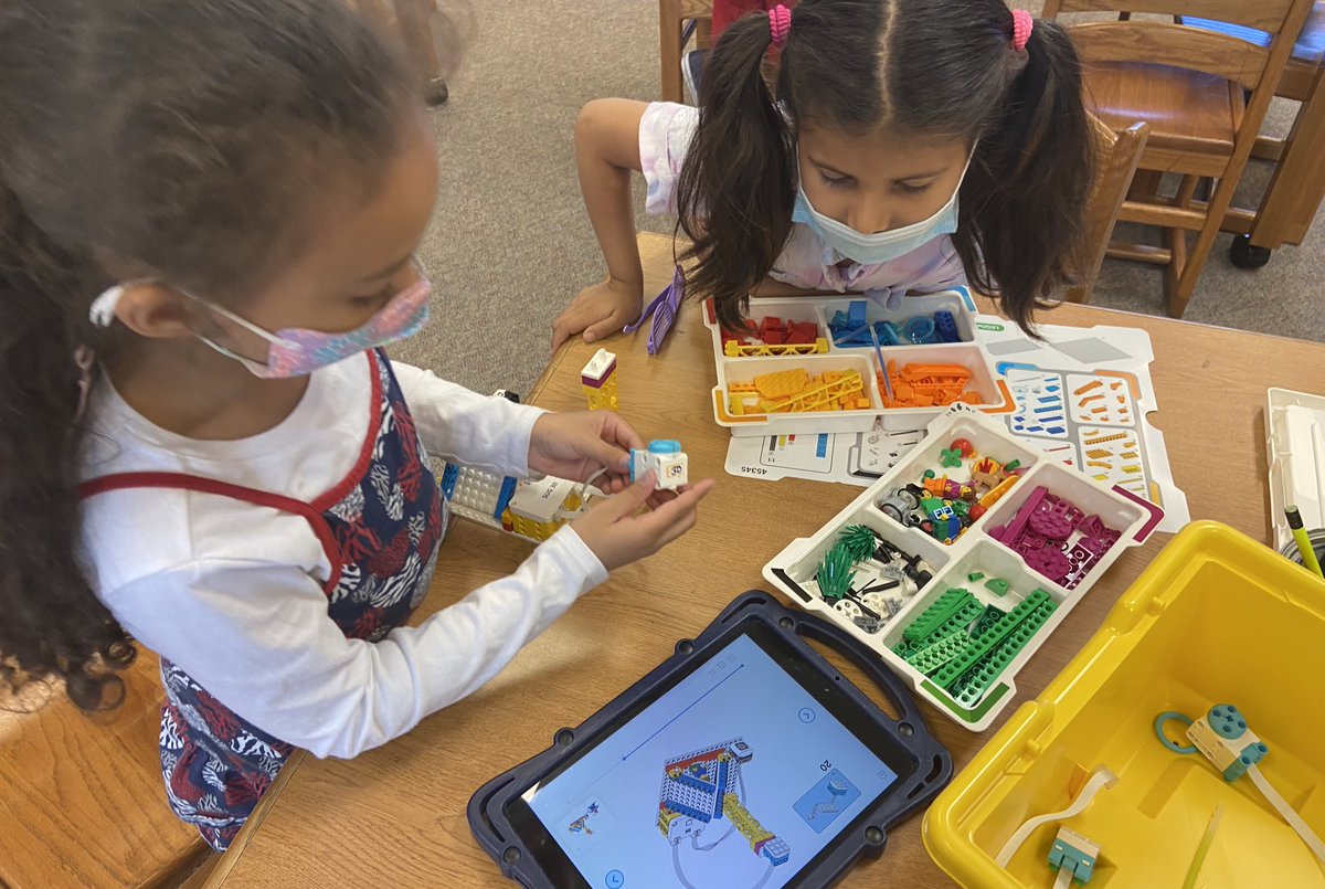 Dr_Mihalik's tweet photo. 1st grade building & testing structures using @LEGO_Education #SPIKEessentials π @SugarlandES @Suglibrary @Serone_Students @csforlcps https://t.co/rYMZkZhGYB
