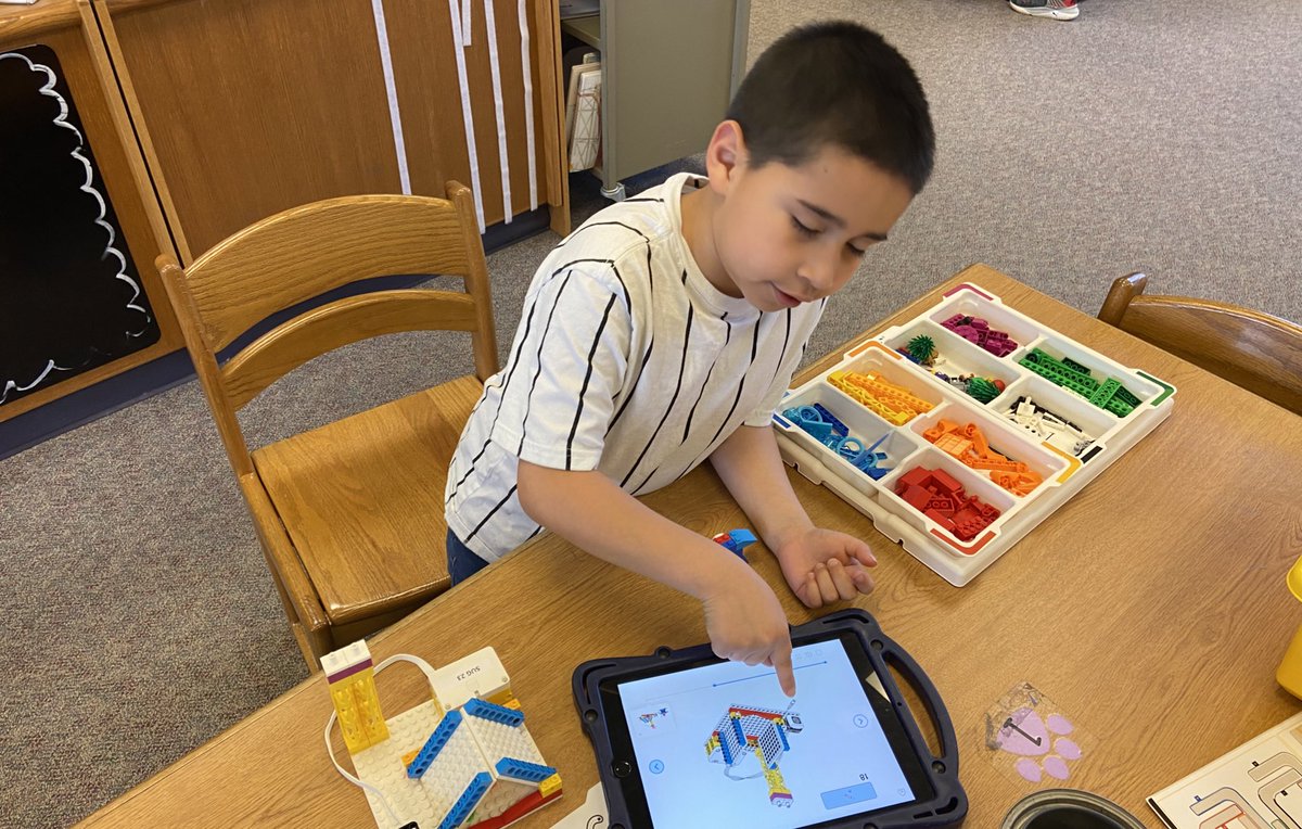 Dr_Mihalik's tweet photo. 1st grade building & testing structures using @LEGO_Education #SPIKEessentials π @SugarlandES @Suglibrary @Serone_Students @csforlcps https://t.co/rYMZkZhGYB