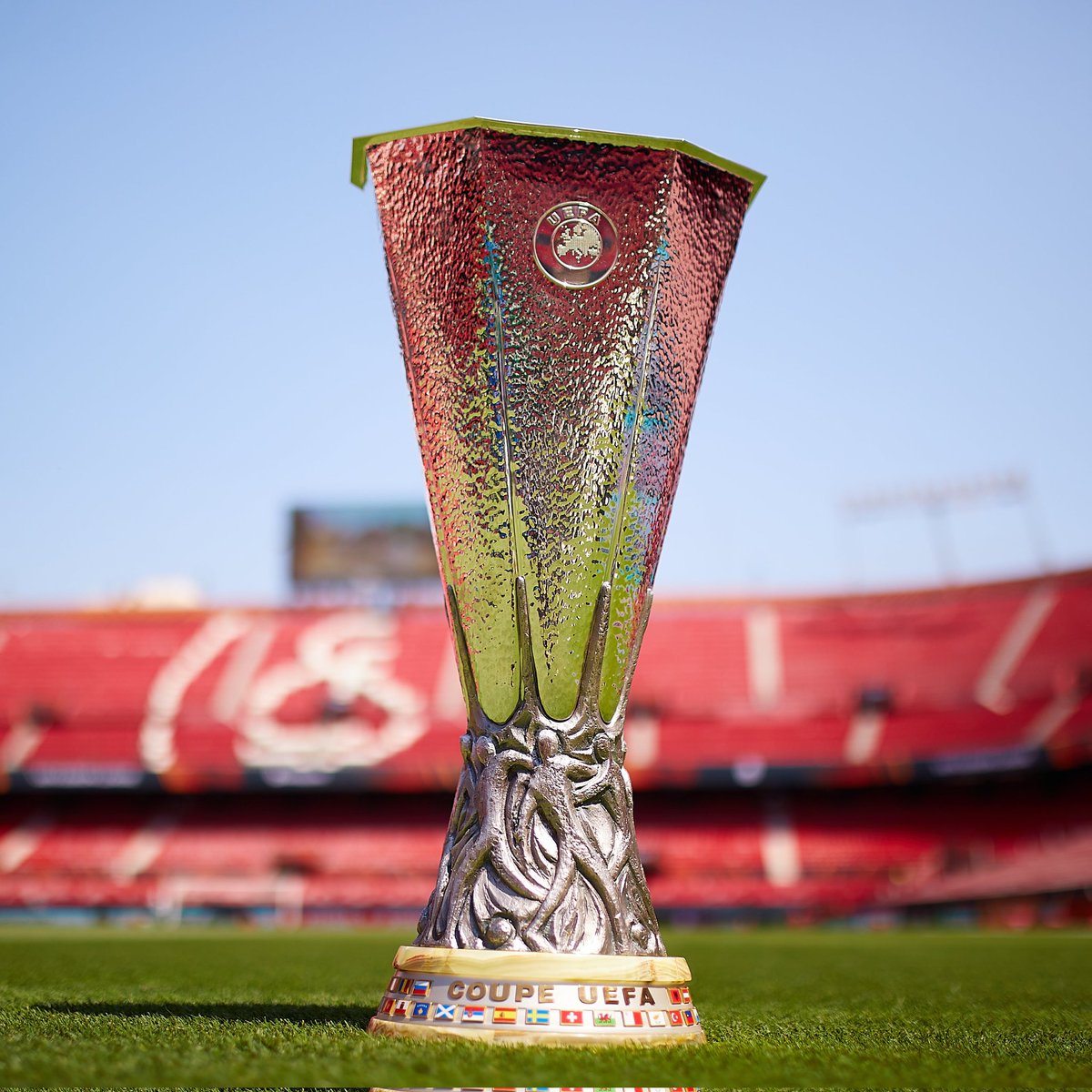 LuckybetNG's tweet photo. Since the quarter-finals of the #UEL
ππ½ Eintracht Frankfurt and Rangers have scored 10 goals each.
ππ½ Eintracht Frankfurt and Rangers have conceded six goals each.
Who wins tonight?
#Insperable
#UELfinal https://t.co/2L2xyIpaTJ