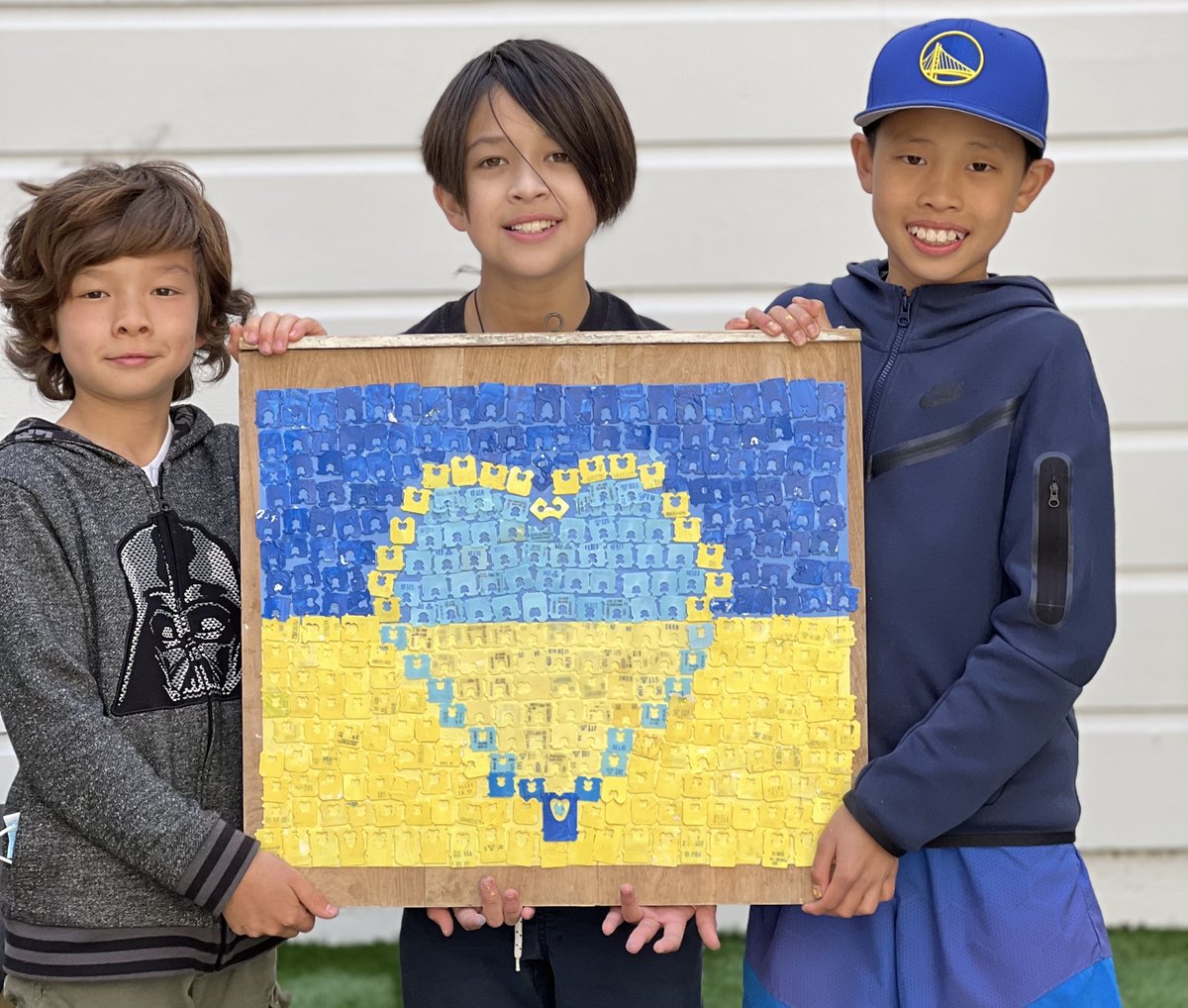 CAIS Fifth Graders Jay K., William D, and Lucas C.  are auctioning a tribute to Ukraine that they made from recycled bread clips. The proceeds will go to support the Leleka Foundation for first aid kits to assist wounded and displaced Ukrainians.
ebay.com/itm/1854228547…