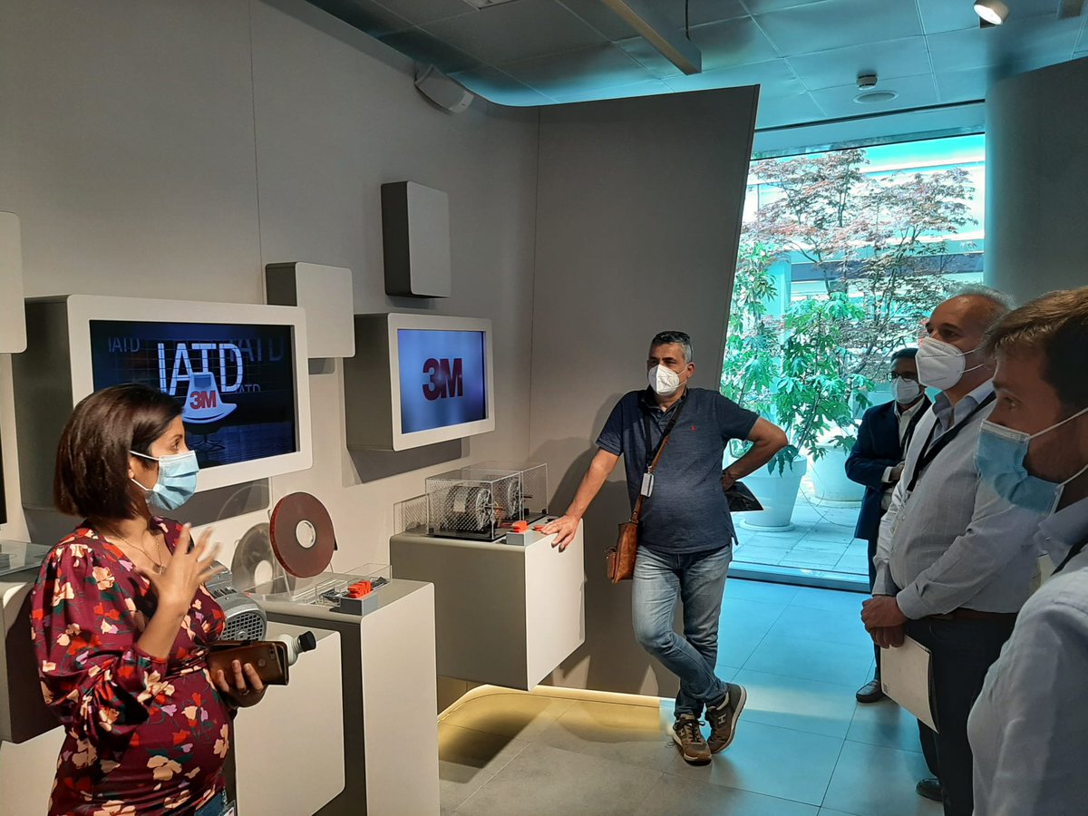 ConfindustriaBG's tweet photo. Pomeriggio speciale per la Rete #Edinnova che ieri pomeriggio è stata in visita alla sede di Pioltello (MI) di @3M. Imprenditori, imprenditrici e manager presenti hanno potuto confrontarsi con una realtà all'avanguardia nel campo dell'#innovazione. https://t.co/fg7ggOksIc