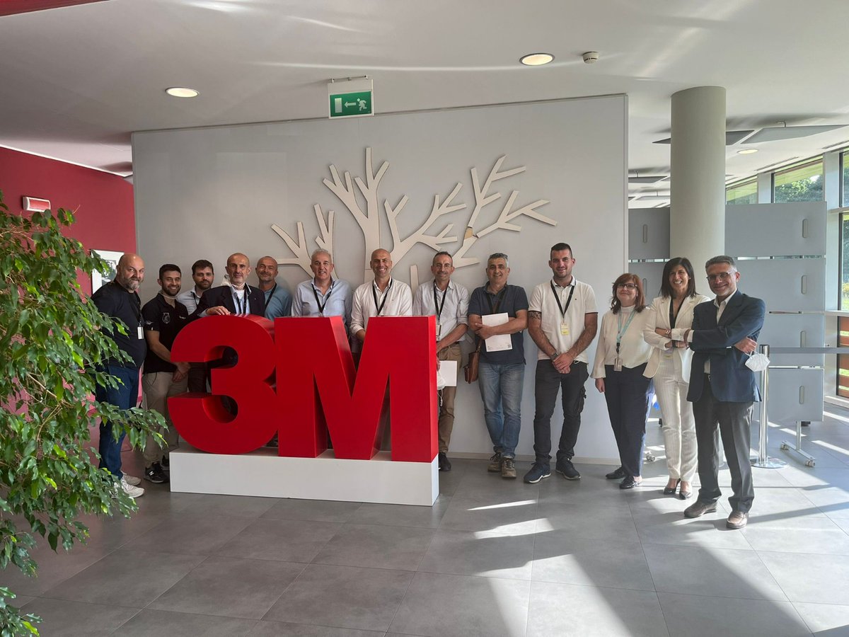 ConfindustriaBG's tweet photo. Pomeriggio speciale per la Rete #Edinnova che ieri pomeriggio è stata in visita alla sede di Pioltello (MI) di @3M. Imprenditori, imprenditrici e manager presenti hanno potuto confrontarsi con una realtà all'avanguardia nel campo dell'#innovazione. https://t.co/fg7ggOksIc