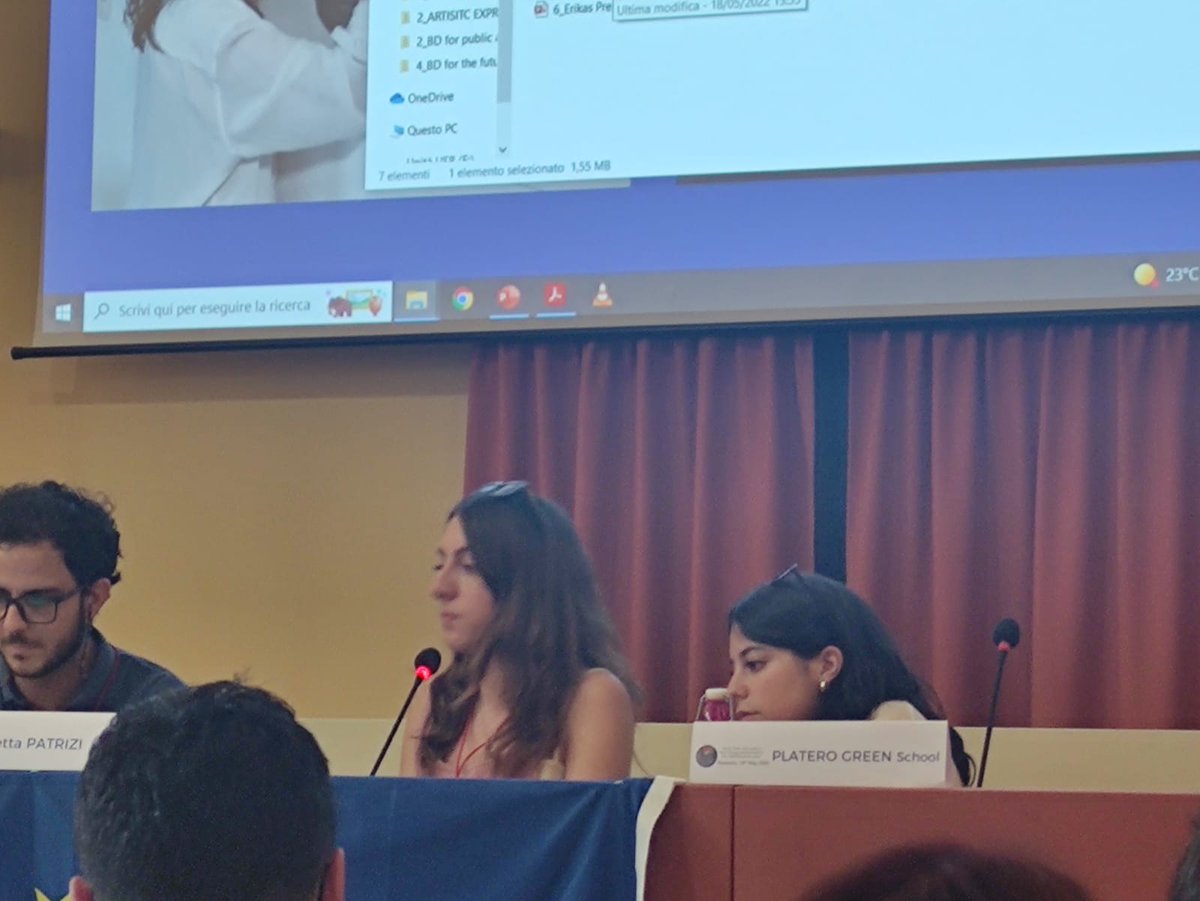 bluedeal_med's tweet photo. #BDFinalConference #BDfortheFuture🏆
ARTISTIC EXPRESSION category
🗣️ @ColegioPlatero 🇪🇸 have presented a video "The light of the sea" combining a sea painting in progress with own elaboration music and singing
#bluegrowthcommunity https://t.co/XlAMSqeRPh