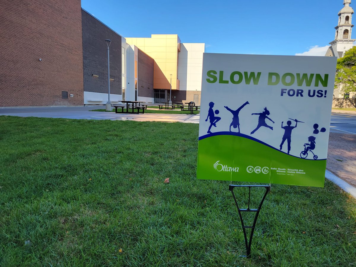 MathieuFleury's tweet photo. #TeamFleury is installing the SLOW DOWN FOR US & DON'T BLOCK DRIVEWAY signs.
You had one in the past or you want one on your property?
Do you live in Lowertown, Sandy Hill or Vanier?
If YES, pls send me an email mathieu.fleury@ottawa.ca
subject line: SLOW DOWN https://t.co/i7O4HnELfb