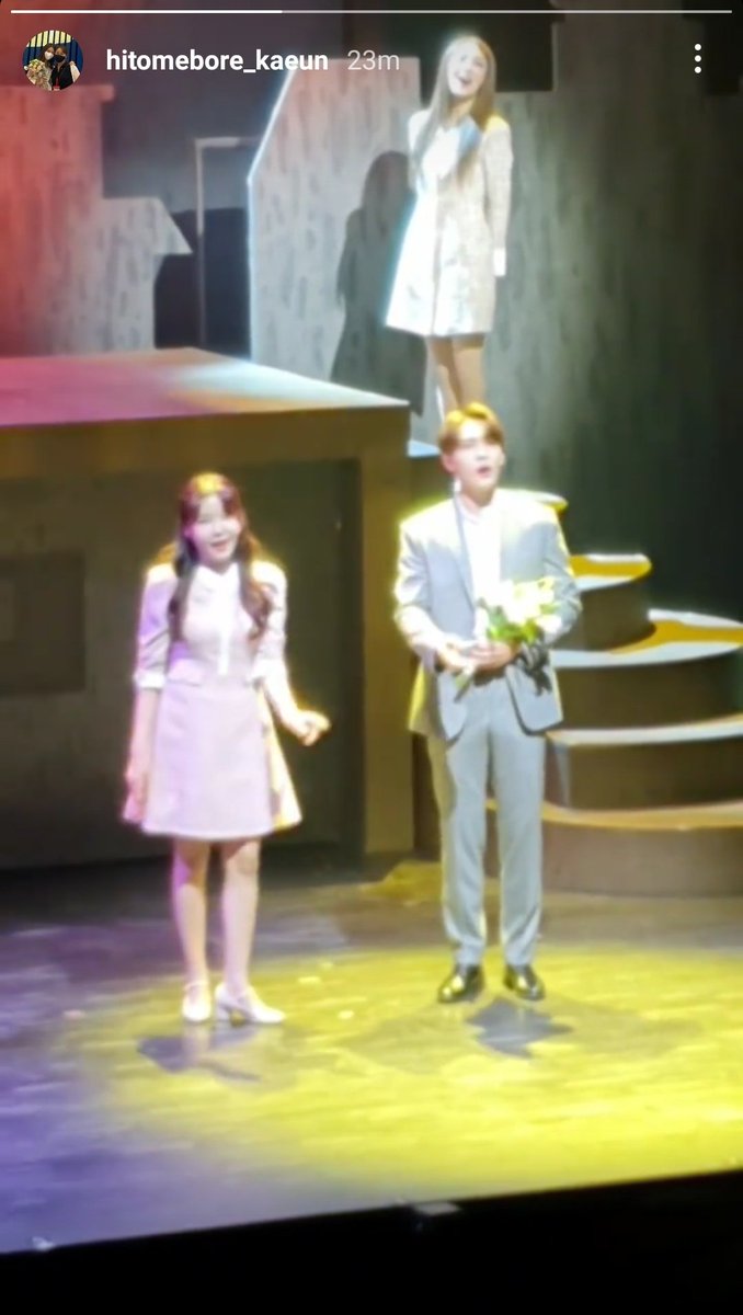 kaeunfied's tweet photo. 220517 Gaeun and her mom went to Raina's musical "Oh Haeyoung Again"

OP asked Gaeun for a picture and she gladly accepted it.When he pressed the shutter button,there was a car coming from behind,so it was out of focus. Gaeun thought it was filmed and left. OP didn't take a pic.. https://t.co/uRa0cmdnDY