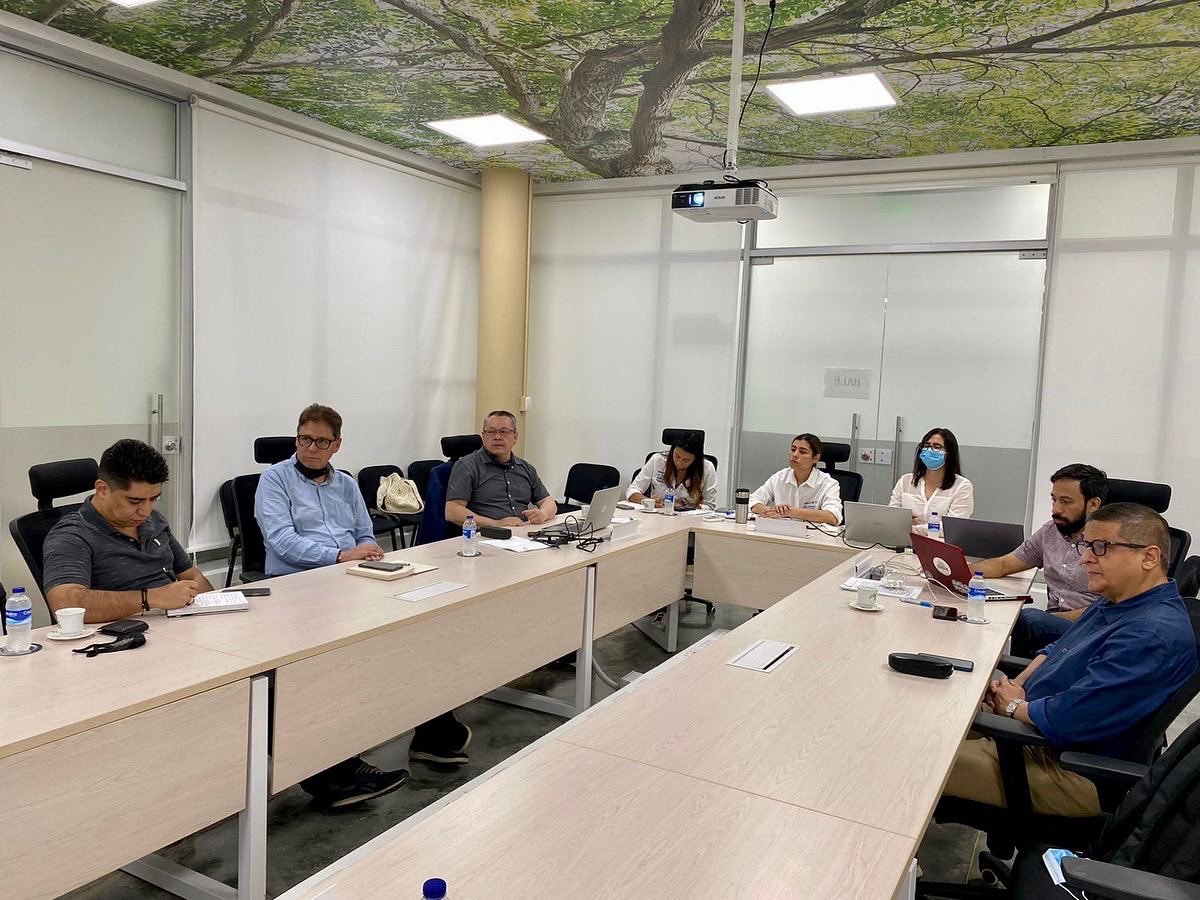 MONTERIAAMABLE's tweet photo. Continuamos en mesa de trabajo con la Unidad de Movilidad Urbana  UMUS del @MinTransporteCo 

Hoy con presencia del Secretario de Tránsito municipal Julio Lora, seguimos revisando los procesos para la implementación del SETP.

#SETPAvanza https://t.co/Sy48NYvRLH