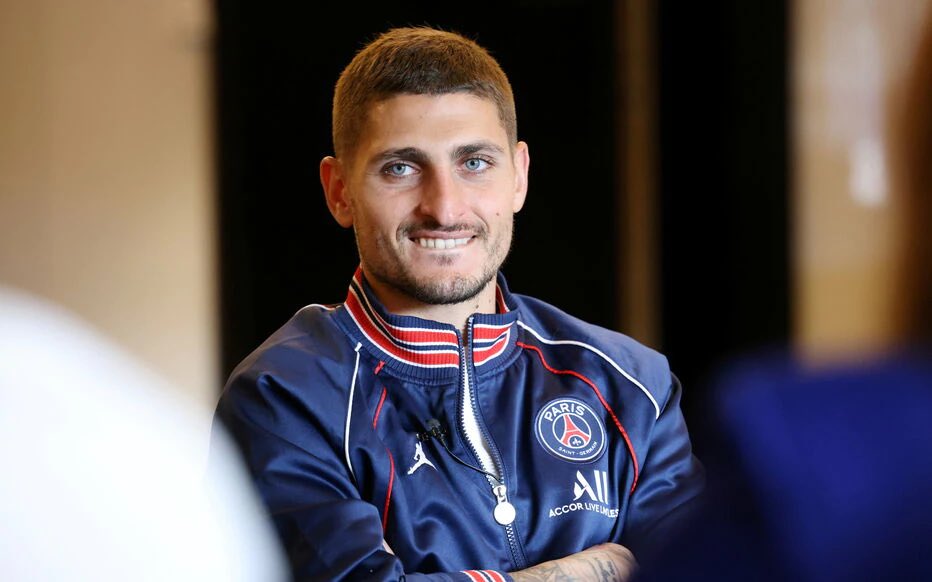 MediaParisien's tweet photo. 🗣 Marco Verratti : 

🇫🇷 "Quand je terminerai ma carrière, oui, je viendrai vivre à Paris. Je demanderai peut-être la nationalité française après ma carrière." https://t.co/6ASptZmB1G