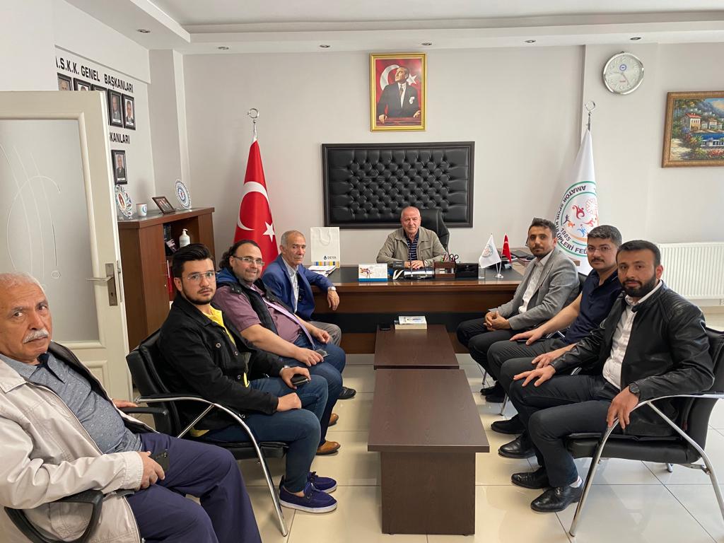 Battalgazi Teşkilatı olarak bugün ilçemizde faaliyet yürüten amatör spor kulüplerine ziyaretlerde bulunuldu Sporu ve sporcularımızı destekliyor #19MayısGenclikveSporBayramı kutluyoruz.
#DEVAgençlikte
#DEVAsporda