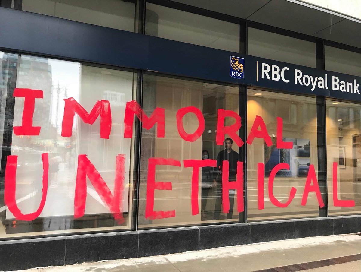 mbenergyjustice's tweet photo. Concerned community members lock themselves to the doors at 370 Portage RBC on Treaty 1 Territory in solidarity with #wetsuweten land defenders and the @ScientistRebel1. @Gidimten @bank4future @QuitRbc @ClimateHuman @yintah_access https://t.co/MV2ezdumzq