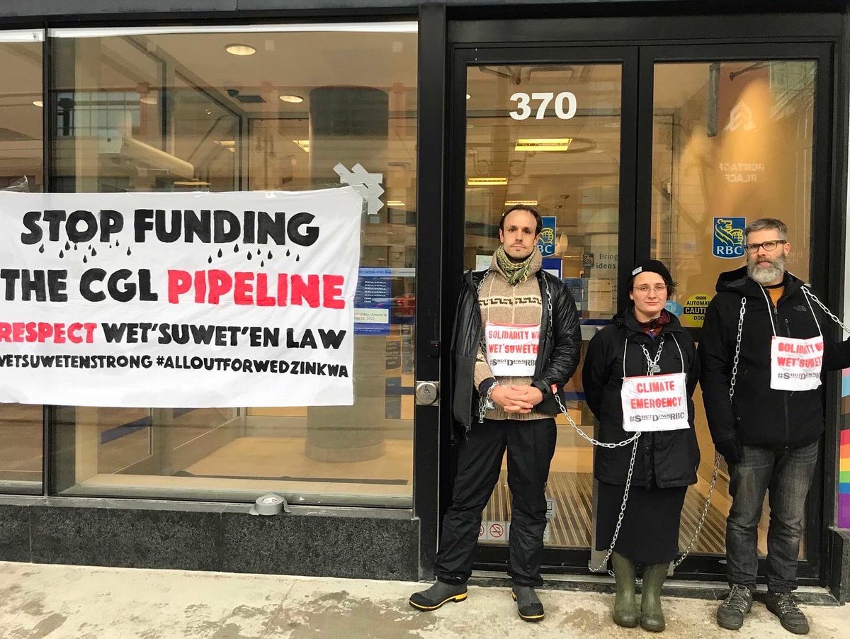 mbenergyjustice's tweet photo. Concerned community members lock themselves to the doors at 370 Portage RBC on Treaty 1 Territory in solidarity with #wetsuweten land defenders and the @ScientistRebel1. @Gidimten @bank4future @QuitRbc @ClimateHuman @yintah_access https://t.co/MV2ezdumzq
