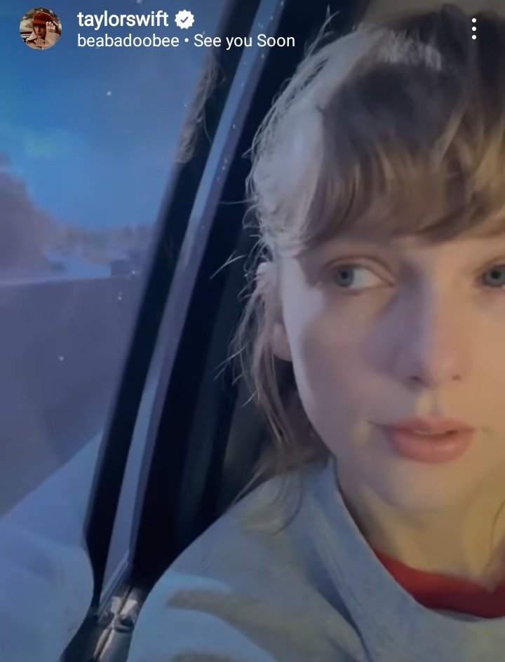 tealorswift_13's tweet photo. *crying because Taylor's going to have a doctorate degree*
"Wearing a cap and gown for the VERY FIRST TIME - see you soon NYU 🥺🥰🗽"
*cries harder*
#22GraduatesVersion #CongratsTaylorSwift https://t.co/SPRgVnNcZq