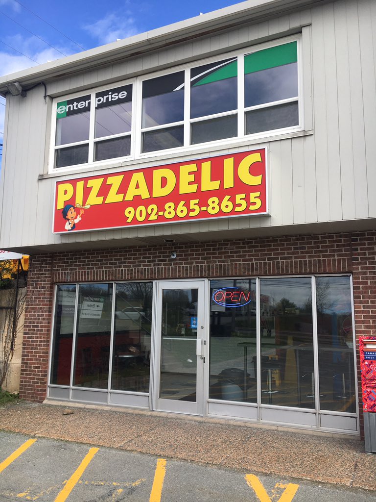 Pizzadelic (833 Sackvile Dr)

Sackville Drive aka Pizza Snackville Drive. 

1/4 size
Soft doughy crust
Tasty sauce
Lotsa great pepp
Greasy cheese
$6

This slice checked all the boxes and was a huge hit! Highly recommend!

Rating: 9/10