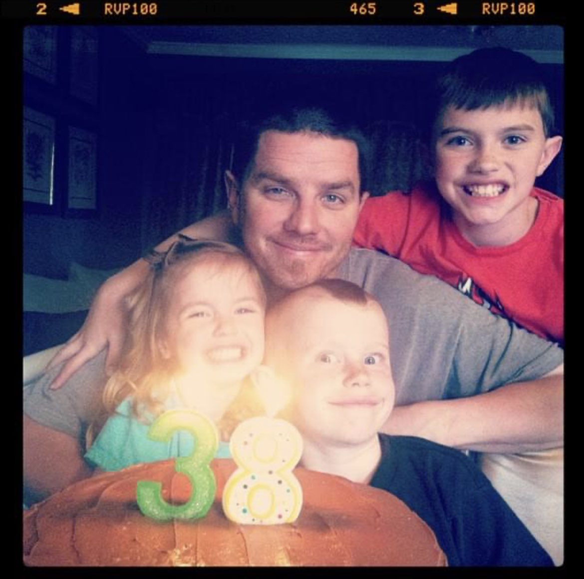 larkpeep tweet media