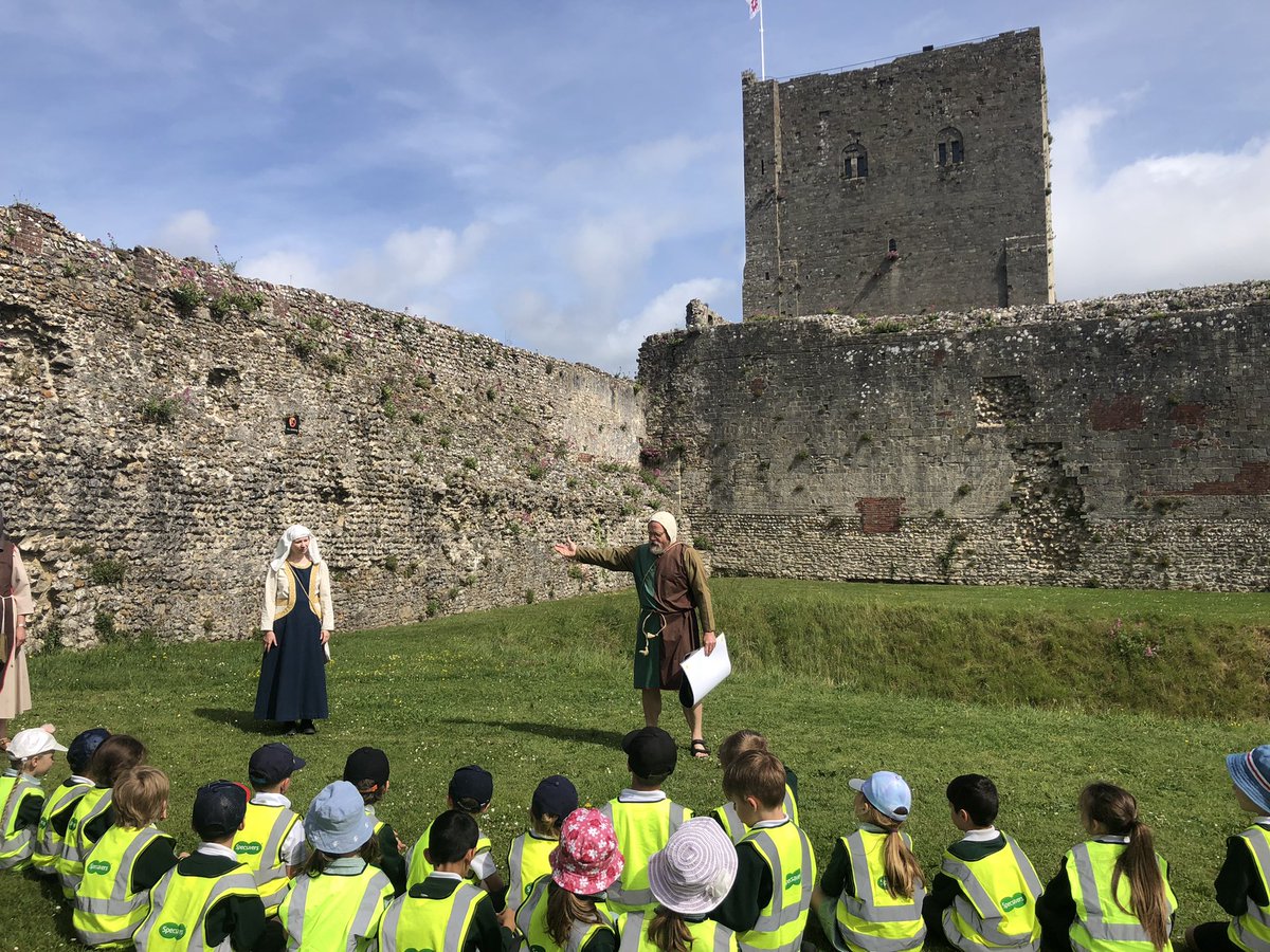 PrimaryButts's tweet photo. Y1 had a great time on their adventure to Portchester Castle! They learnt all about the kings and queens that lived there and how the castle was protected. #bringinglearningalive https://t.co/LPkjMzCHFW