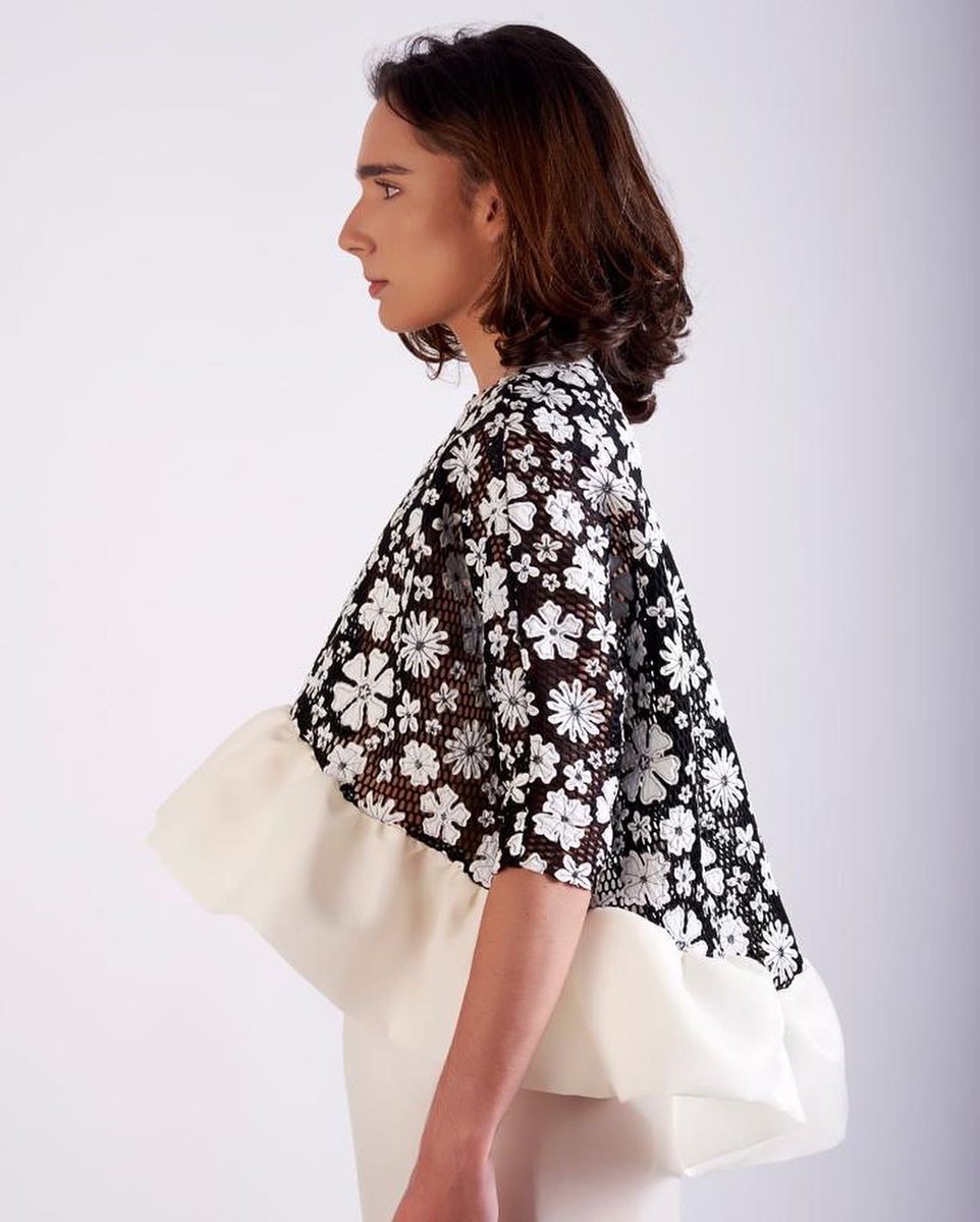 MaestrosCostura's tweet photo. 🧵 @lluismdlc4 no para de diseñar. Estas son algunas de sus últimas creaciones ✨ 

👉 Pásate por su perfil de #Instagram para verlas todas #MaestrosDeLaCostura https://t.co/Y2eexGnT0T