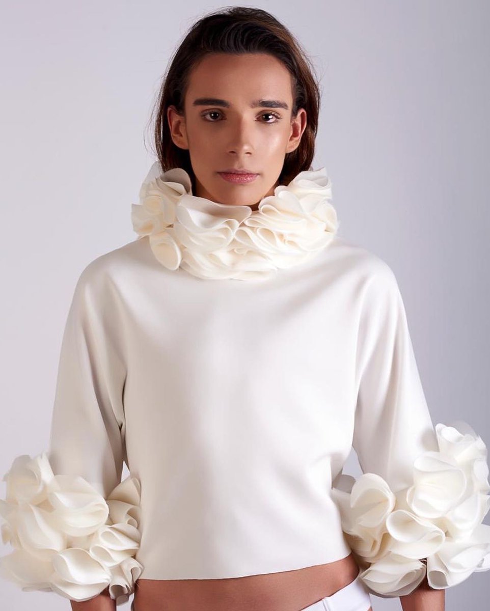 MaestrosCostura's tweet photo. 🧵 @lluismdlc4 no para de diseñar. Estas son algunas de sus últimas creaciones ✨ 

👉 Pásate por su perfil de #Instagram para verlas todas #MaestrosDeLaCostura https://t.co/Y2eexGnT0T