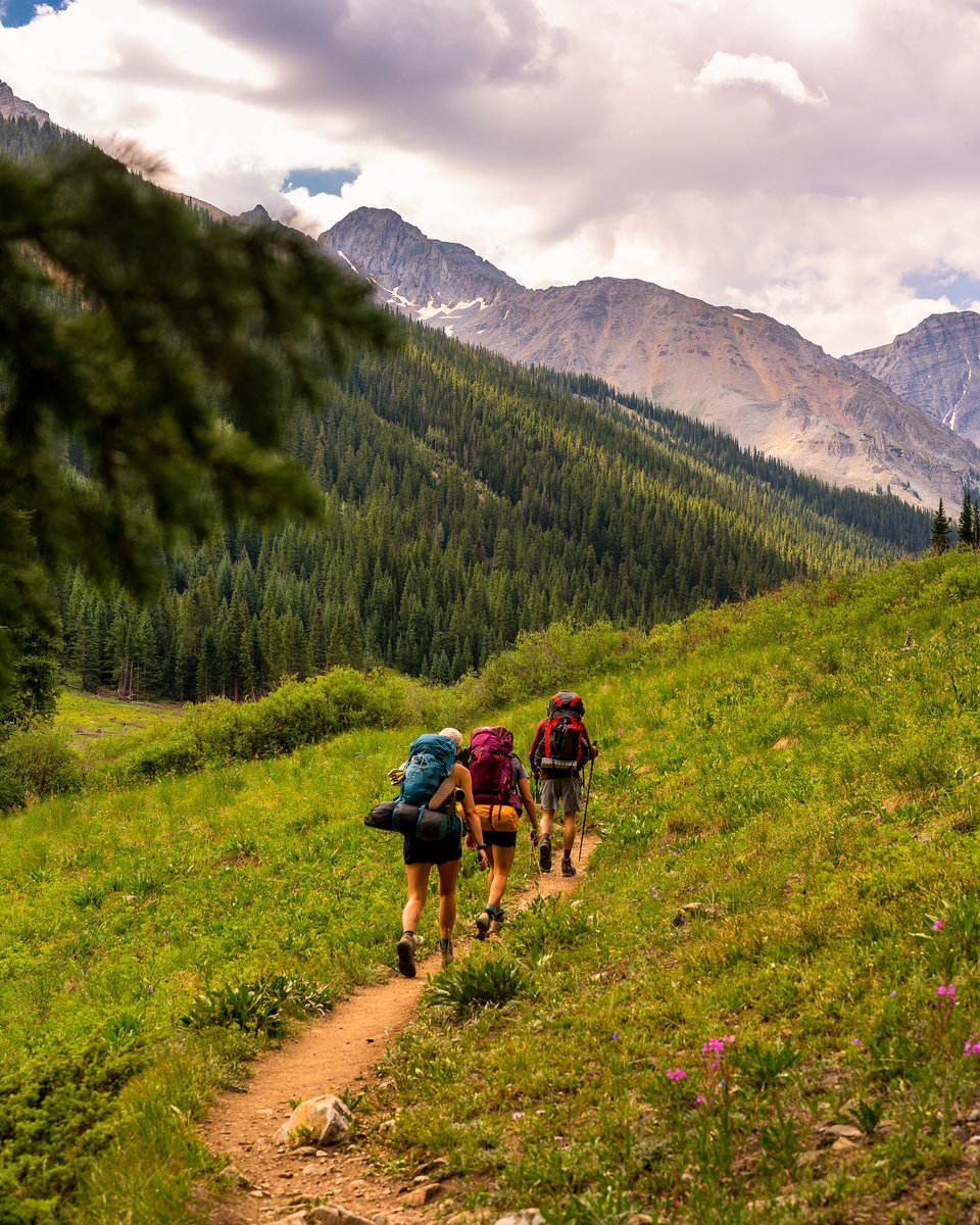 Fr33Water's tweet photo. Backpacking season is right around the corner… grab the crew & hit the trails.!! #backpacking #bpmag #visitcolorado #colorado #hikes https://t.co/ArKYB7FeFb