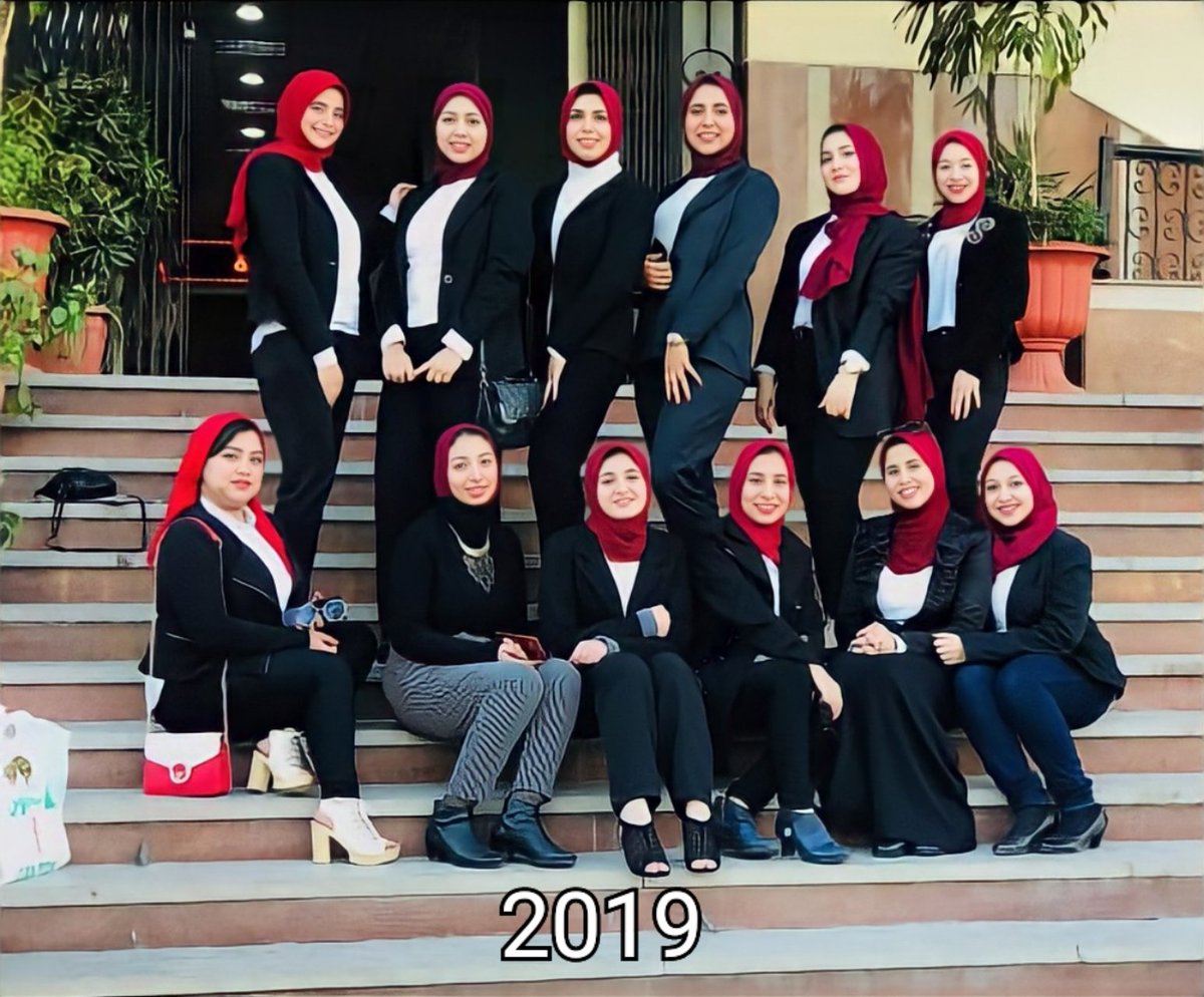 allaboutmiira's tweet photo. جينا هنا وعيوننا فيها دموع على أحلام متحققتش، فضلنا جنب بعض فكل ضحكة وكل دمعة وبقينا أكتر من اخوات ♥️♥️ ممتنة بجد من كل قلبي ليكم وبدعي ربنا نفضل باقي العمر جنب بعض منتفرقش أبدا
هتفضلوا بالنسبالي أهم حاجة كسبتها من الكلية، وذكرياتنا هنا باقية ومحفورة مش هتتنسي ♥️♥️
#FCES23 https://t.co/8APaSFiyxk